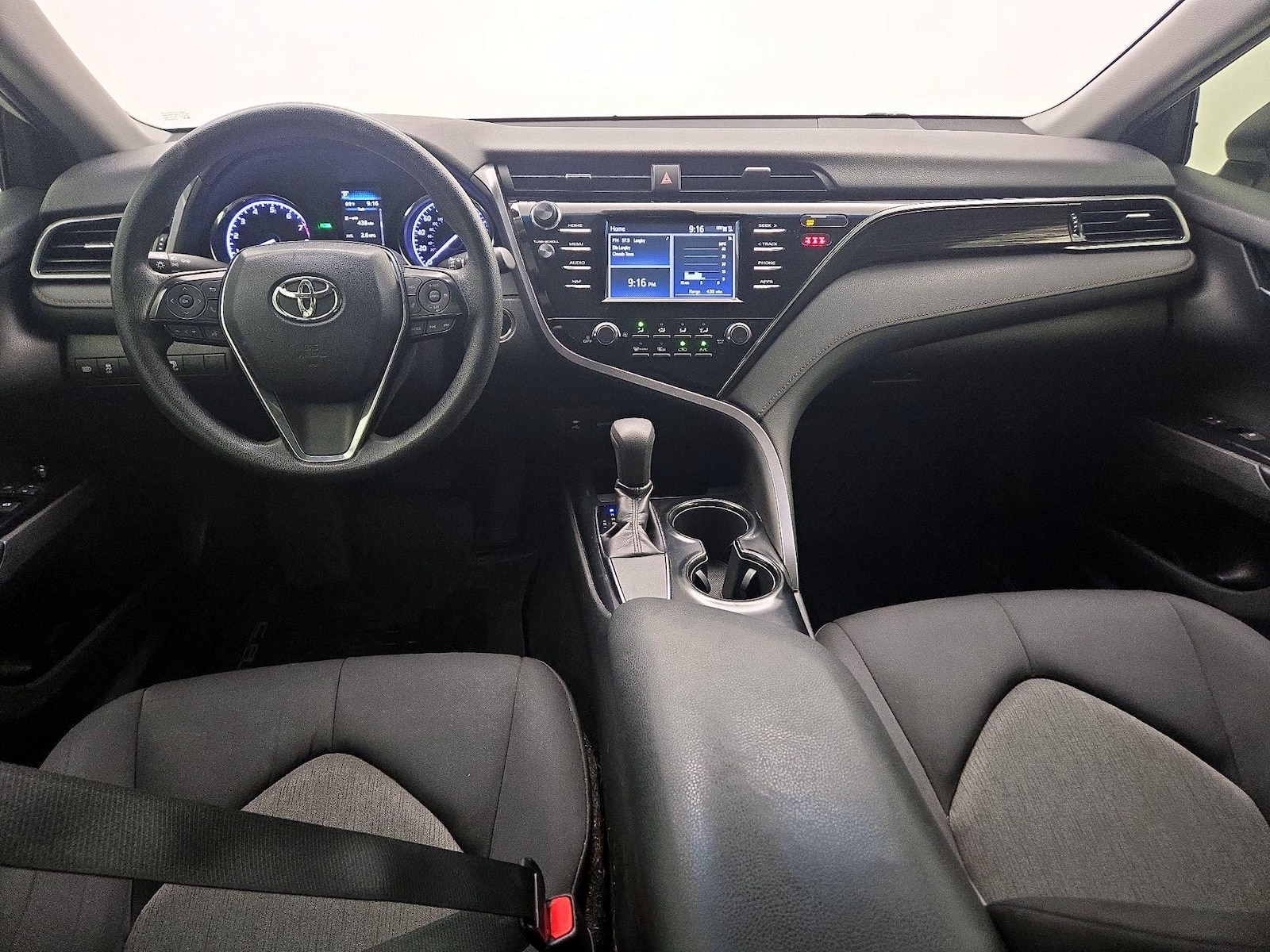 2019 Toyota Camry LE - Photo 10