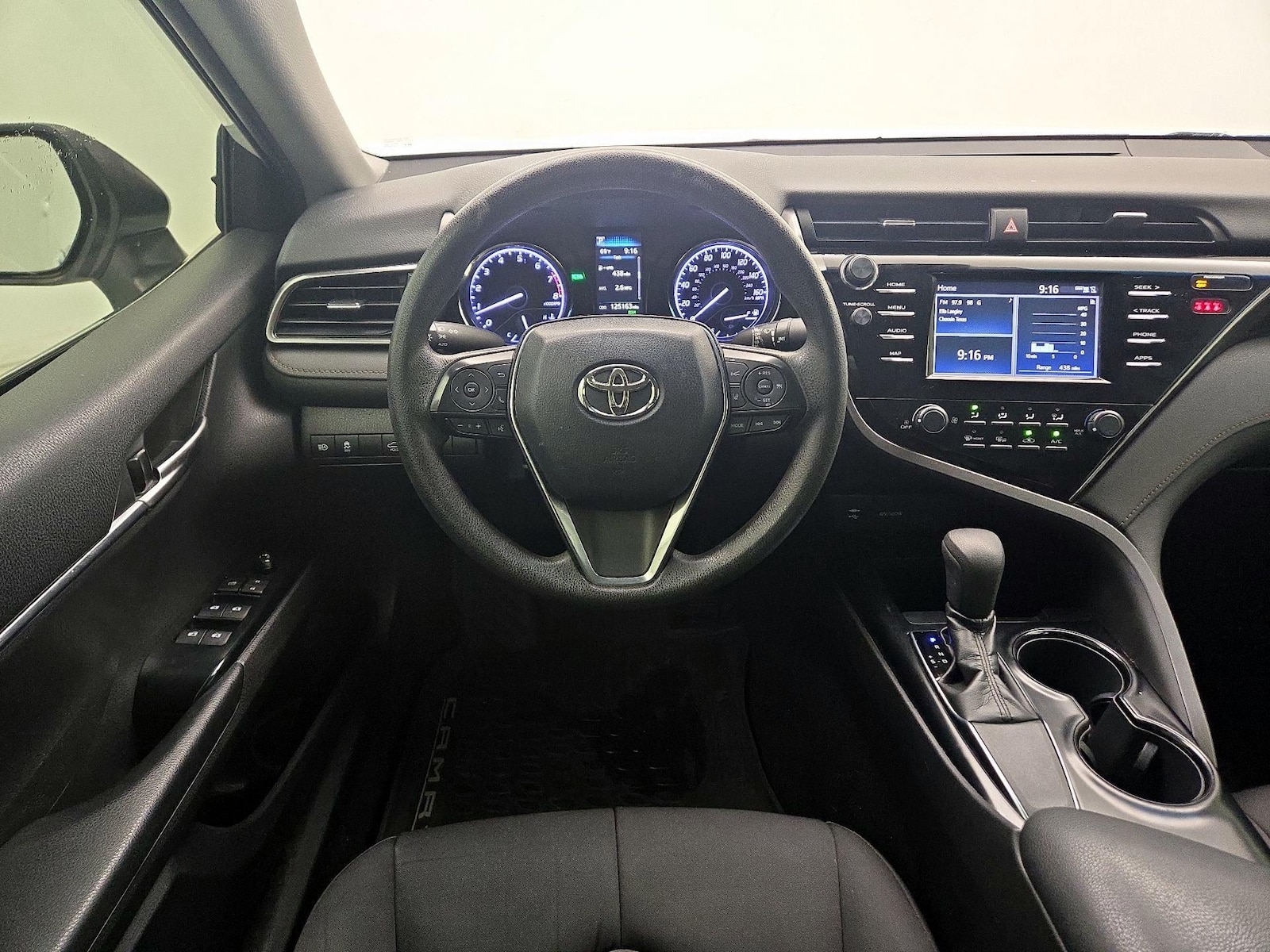 2019 Toyota Camry LE - Photo 11