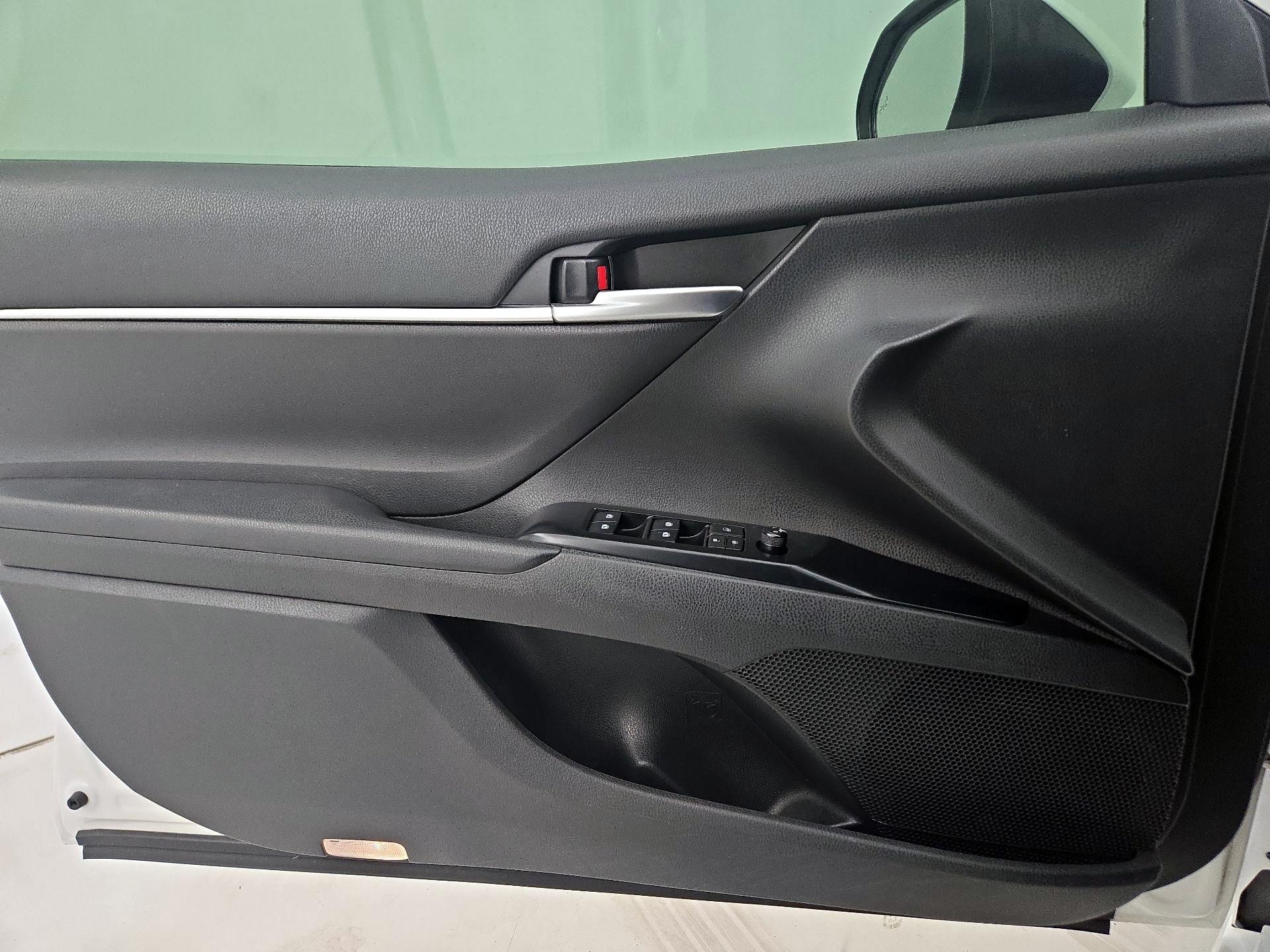 Thumbnail: 2019 Toyota Camry - 12