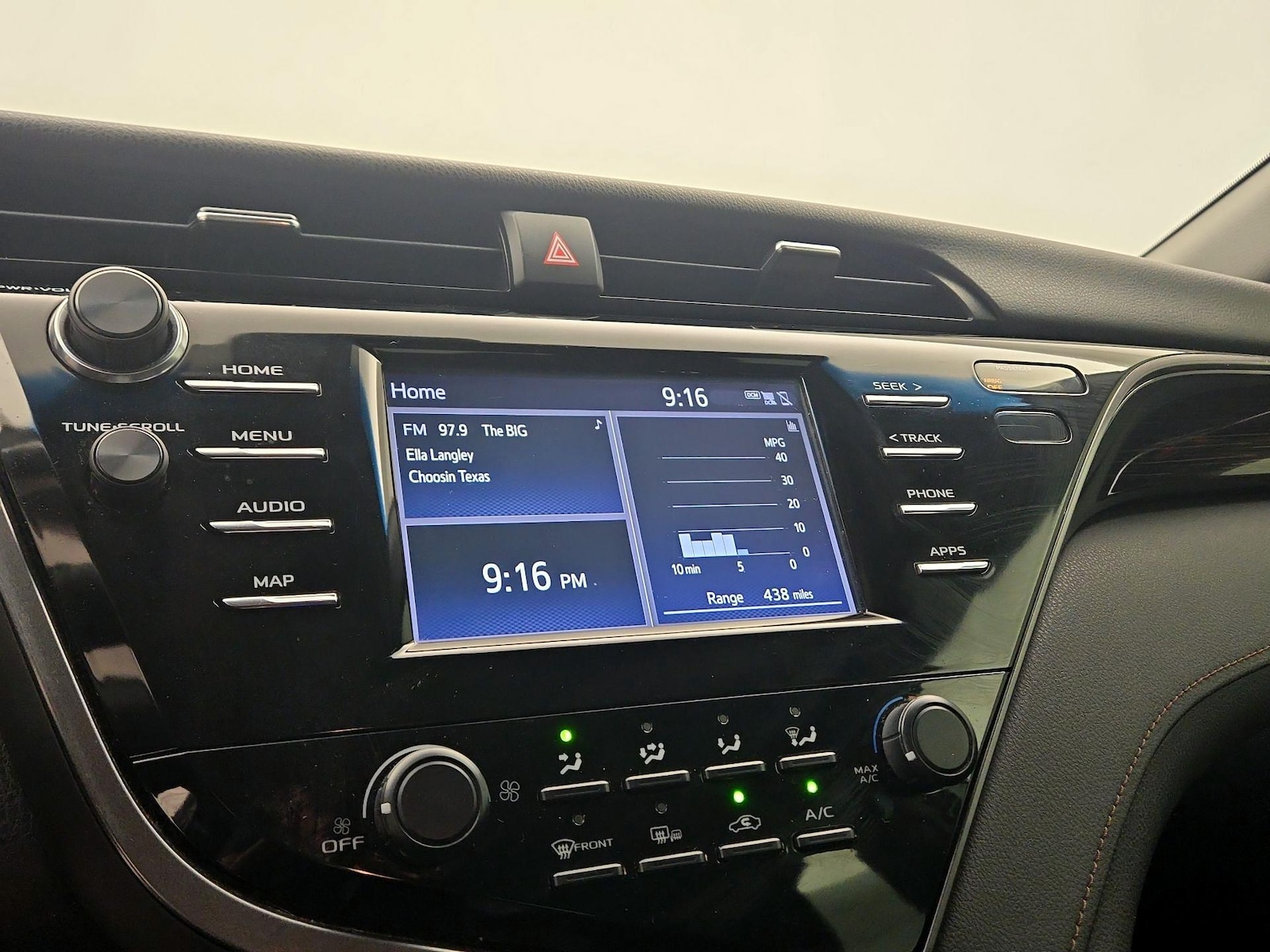 2019 Toyota Camry LE - Photo 16