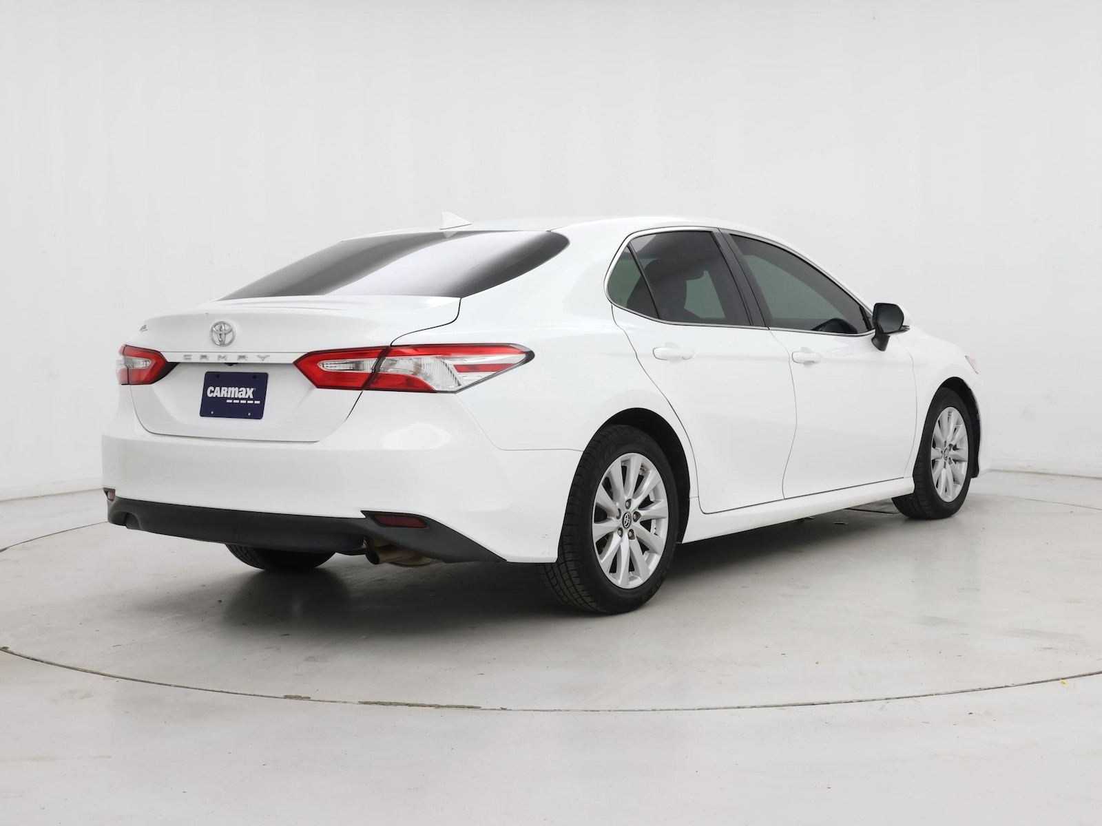 2019 Toyota Camry LE - Photo 9