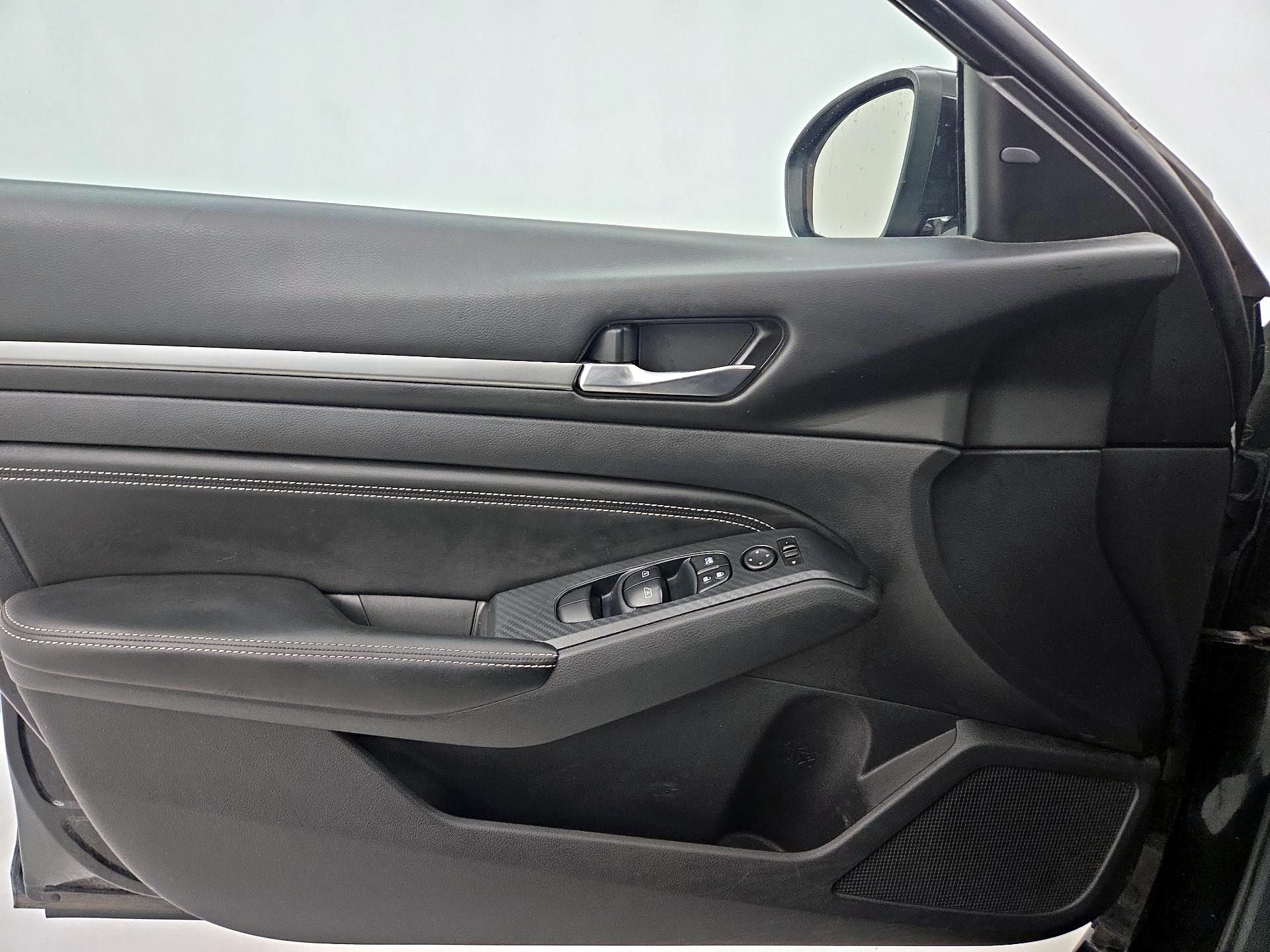 Thumbnail: 2019 Nissan Altima - 12