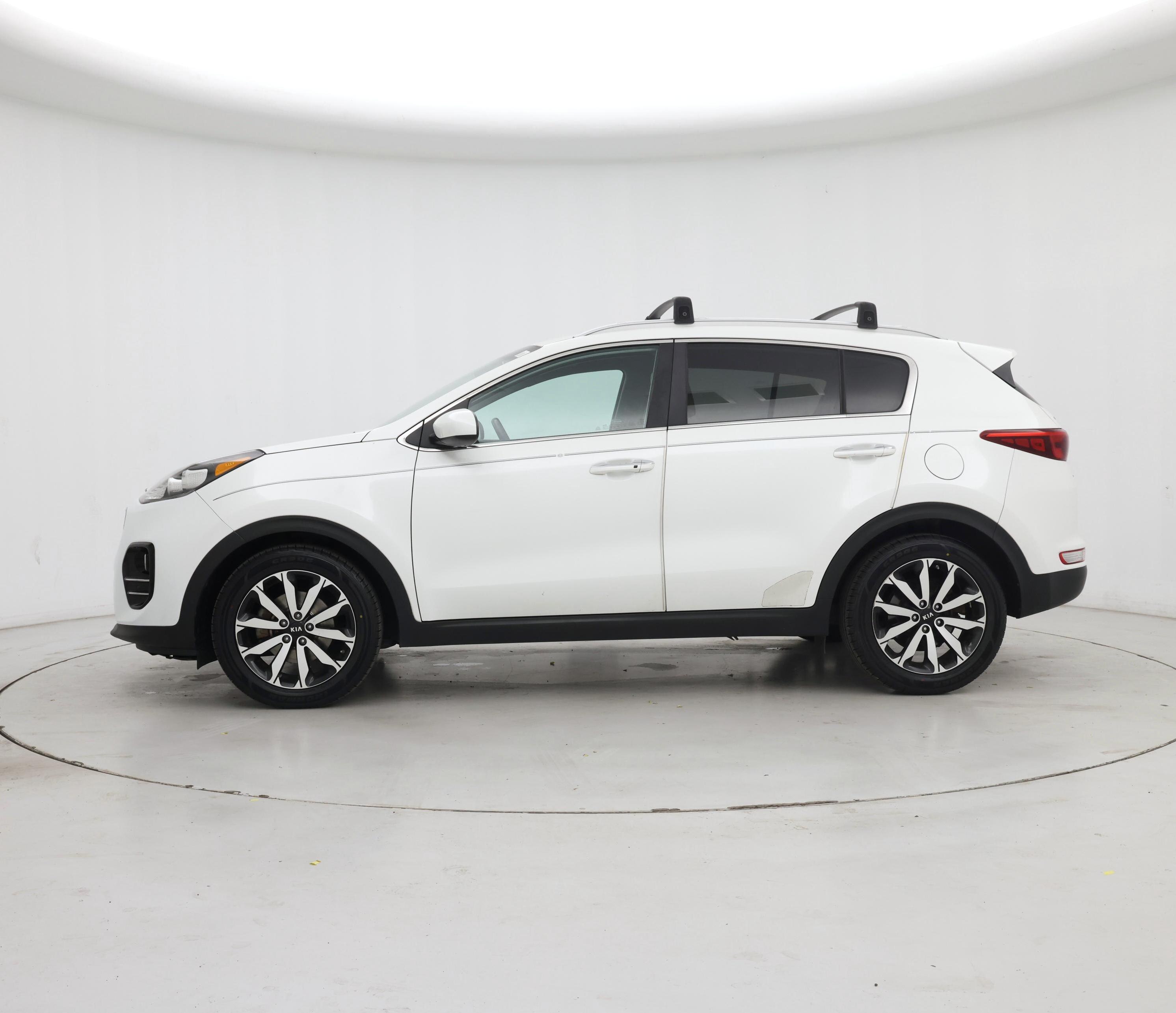 Thumbnail: 2017 Kia Sportage - 3