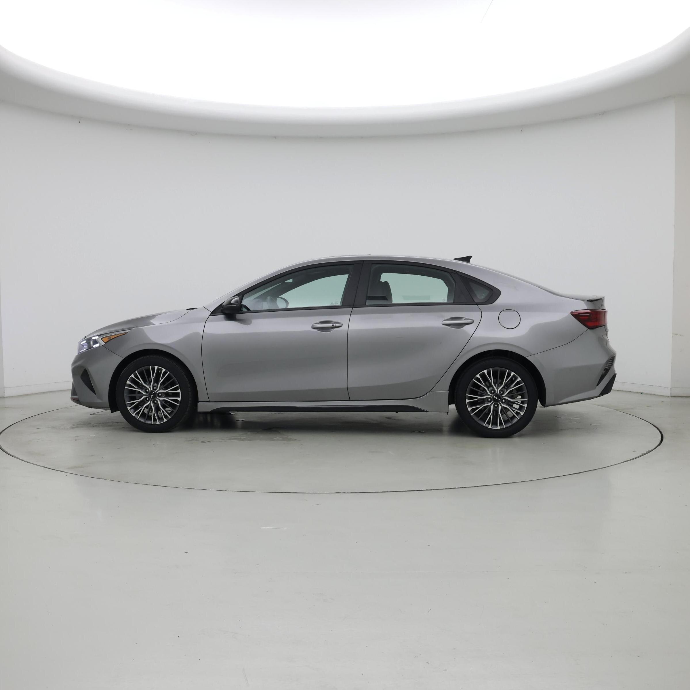 Thumbnail: 2024 Kia Forte - 3
