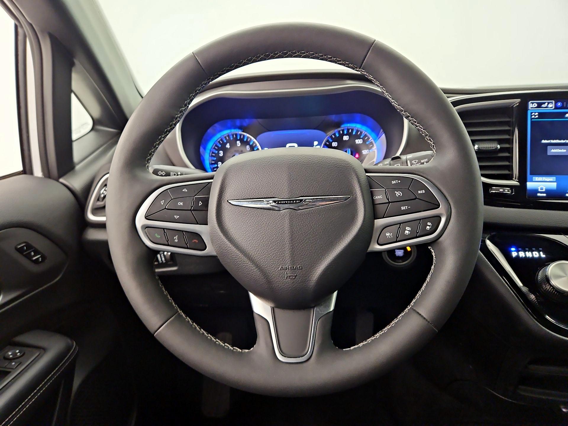 Thumbnail: 2025 Chrysler Pacifica - 10