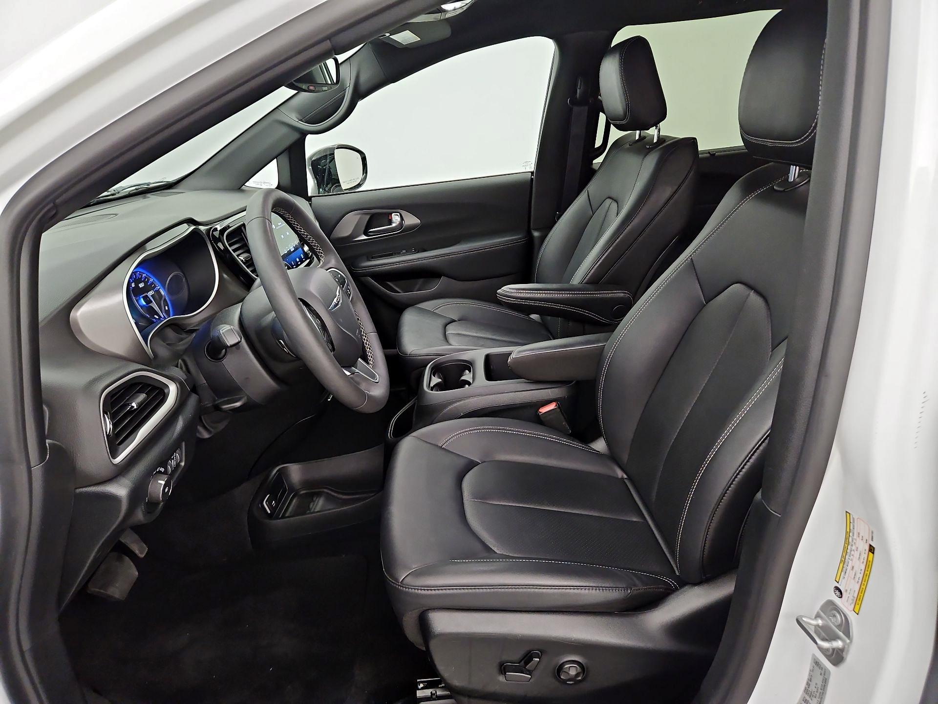 Thumbnail: 2025 Chrysler Pacifica - 11