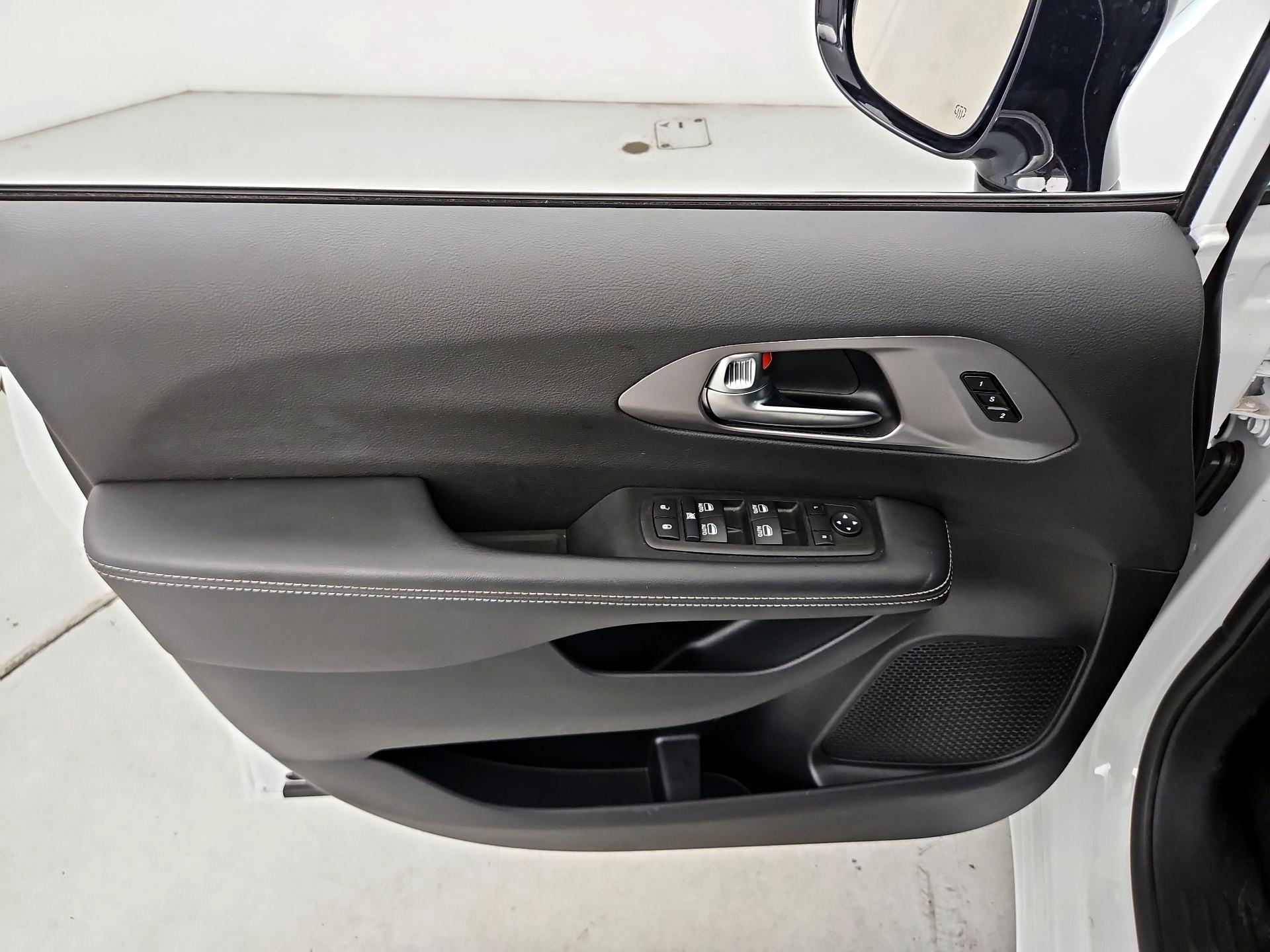 Thumbnail: 2025 Chrysler Pacifica - 12