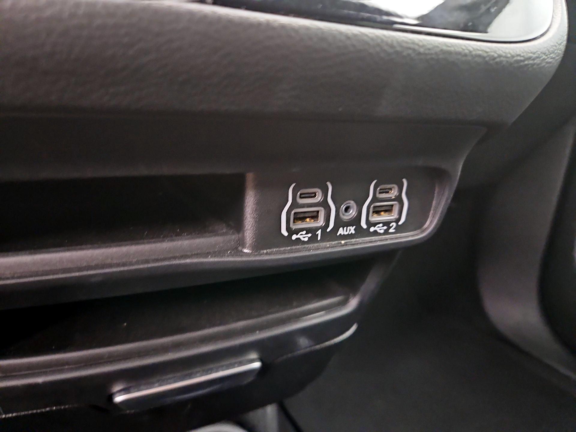 Thumbnail: 2025 Chrysler Pacifica - 18