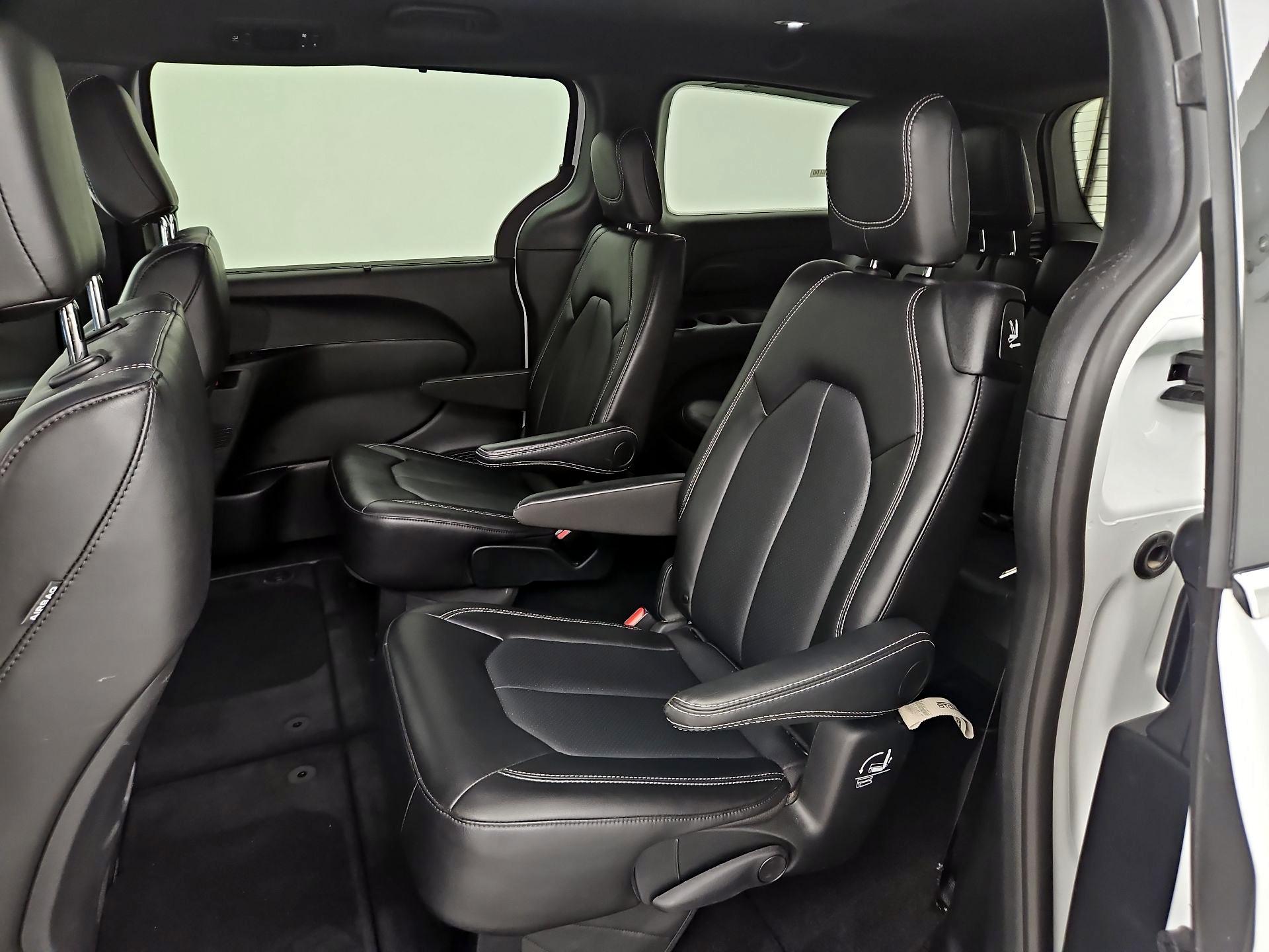 Thumbnail: 2025 Chrysler Pacifica - 19