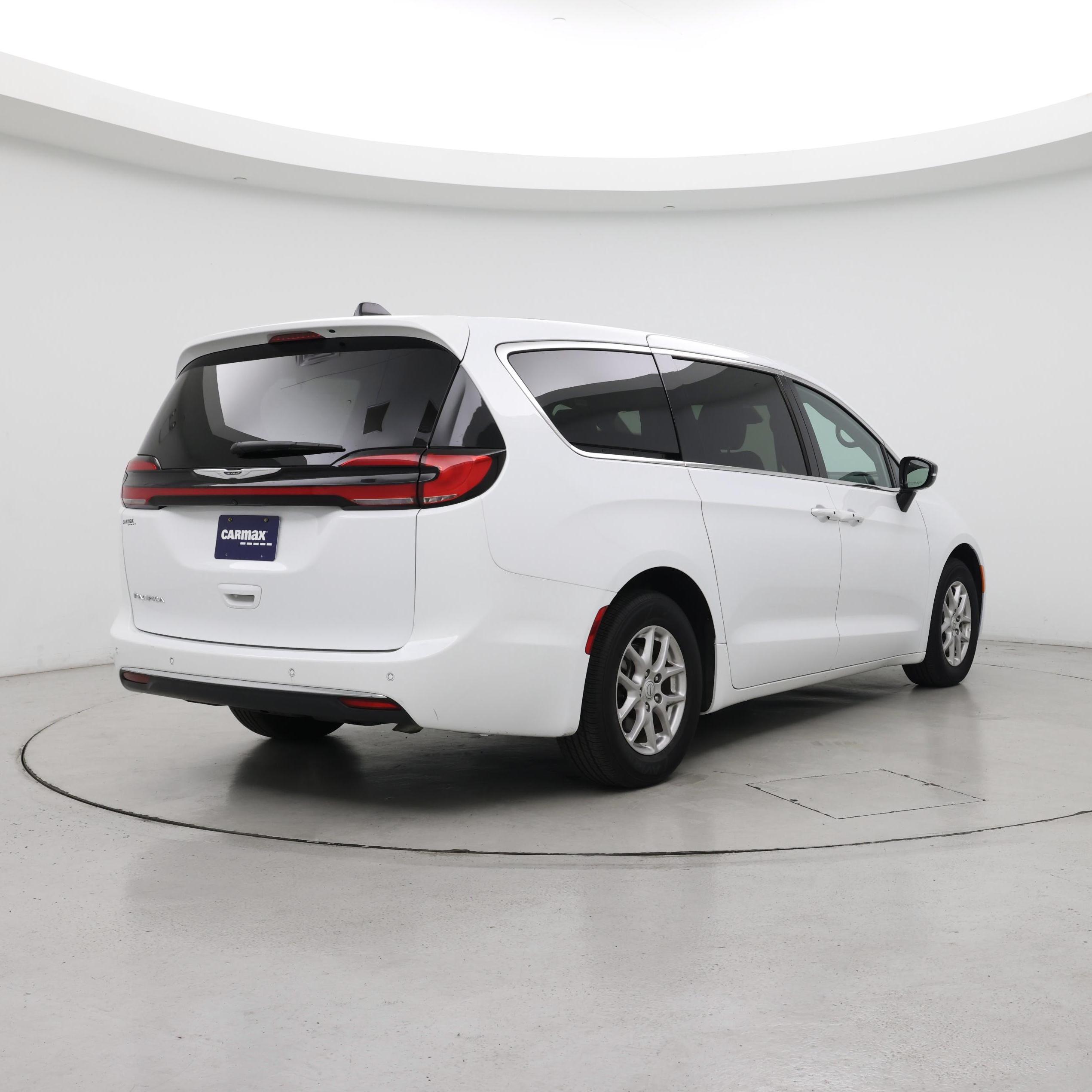 Thumbnail: 2025 Chrysler Pacifica - 8