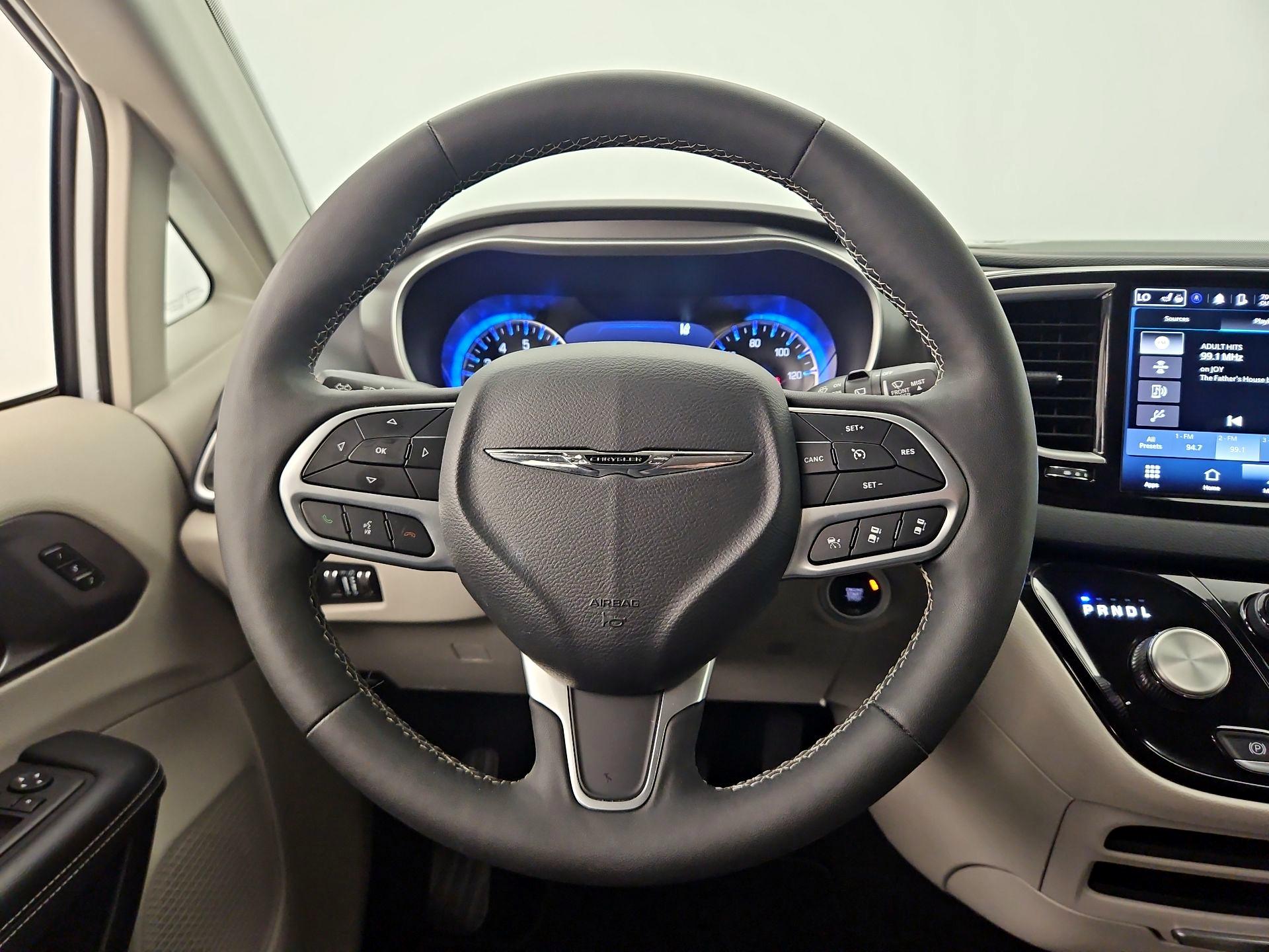 Thumbnail: 2024 Chrysler Pacifica - 10