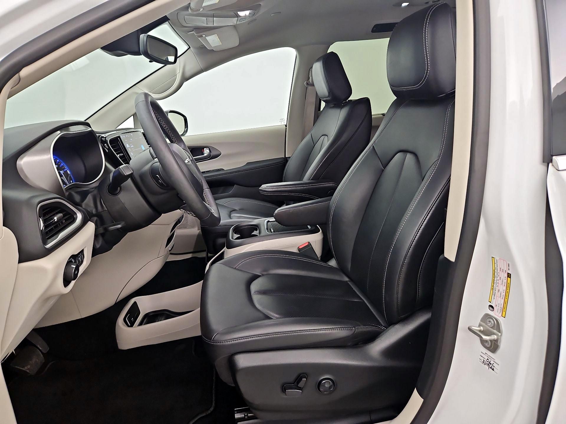Thumbnail: 2024 Chrysler Pacifica - 11