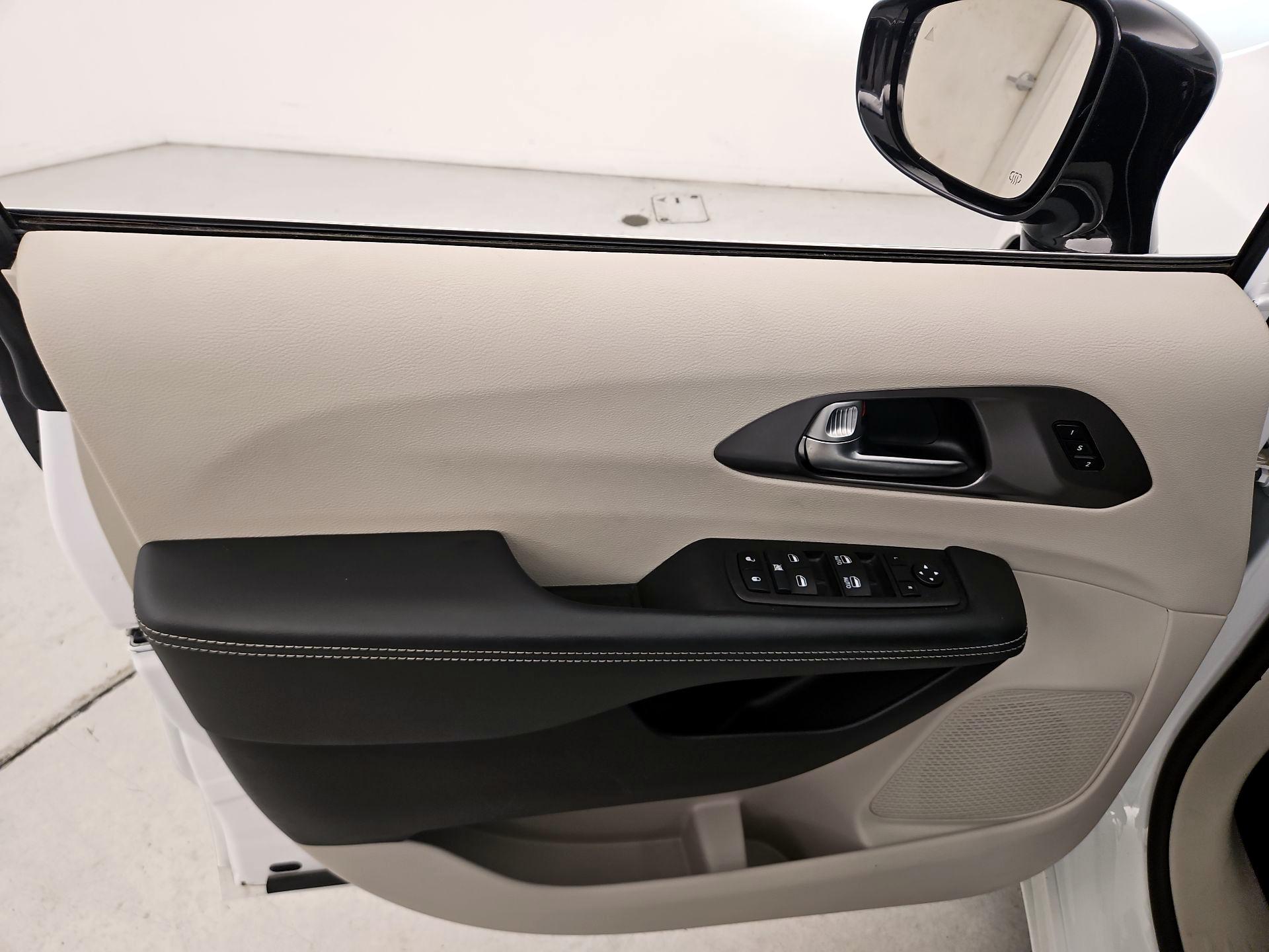 Thumbnail: 2024 Chrysler Pacifica - 12