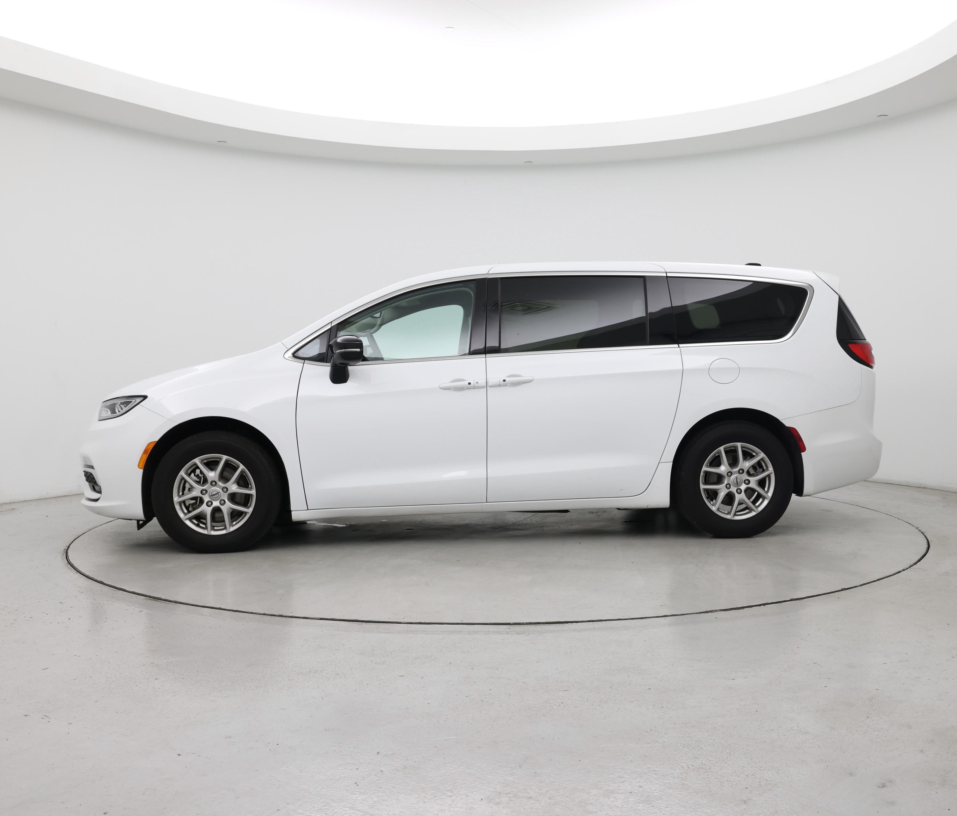 Thumbnail: 2024 Chrysler Pacifica - 3