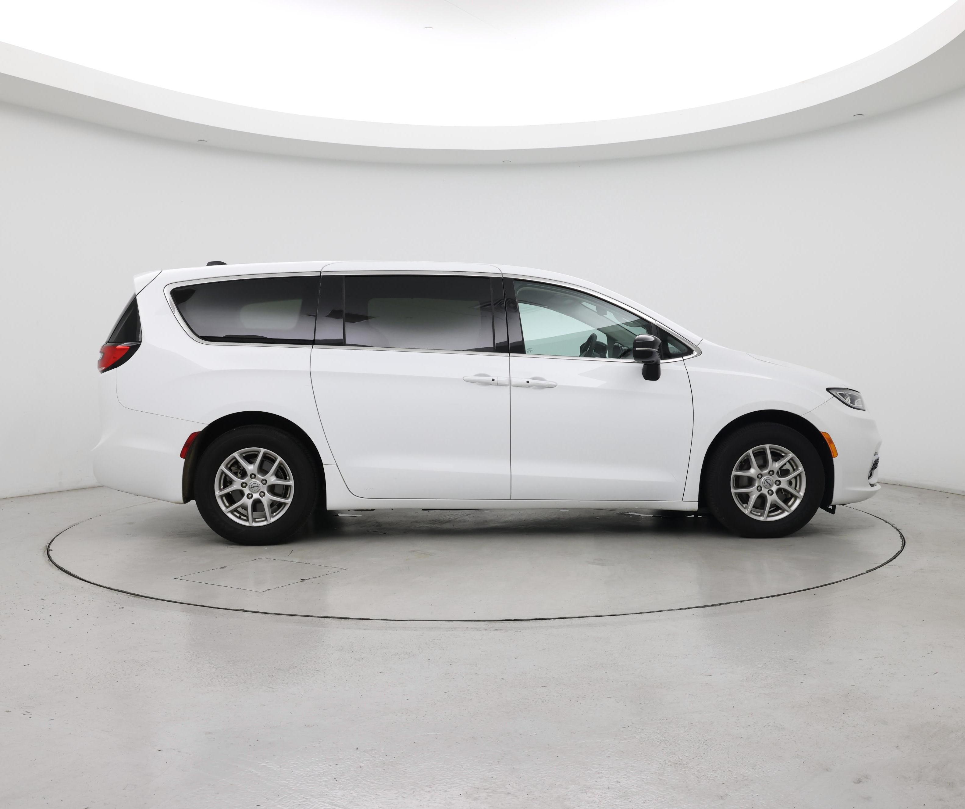 Thumbnail: 2024 Chrysler Pacifica - 7