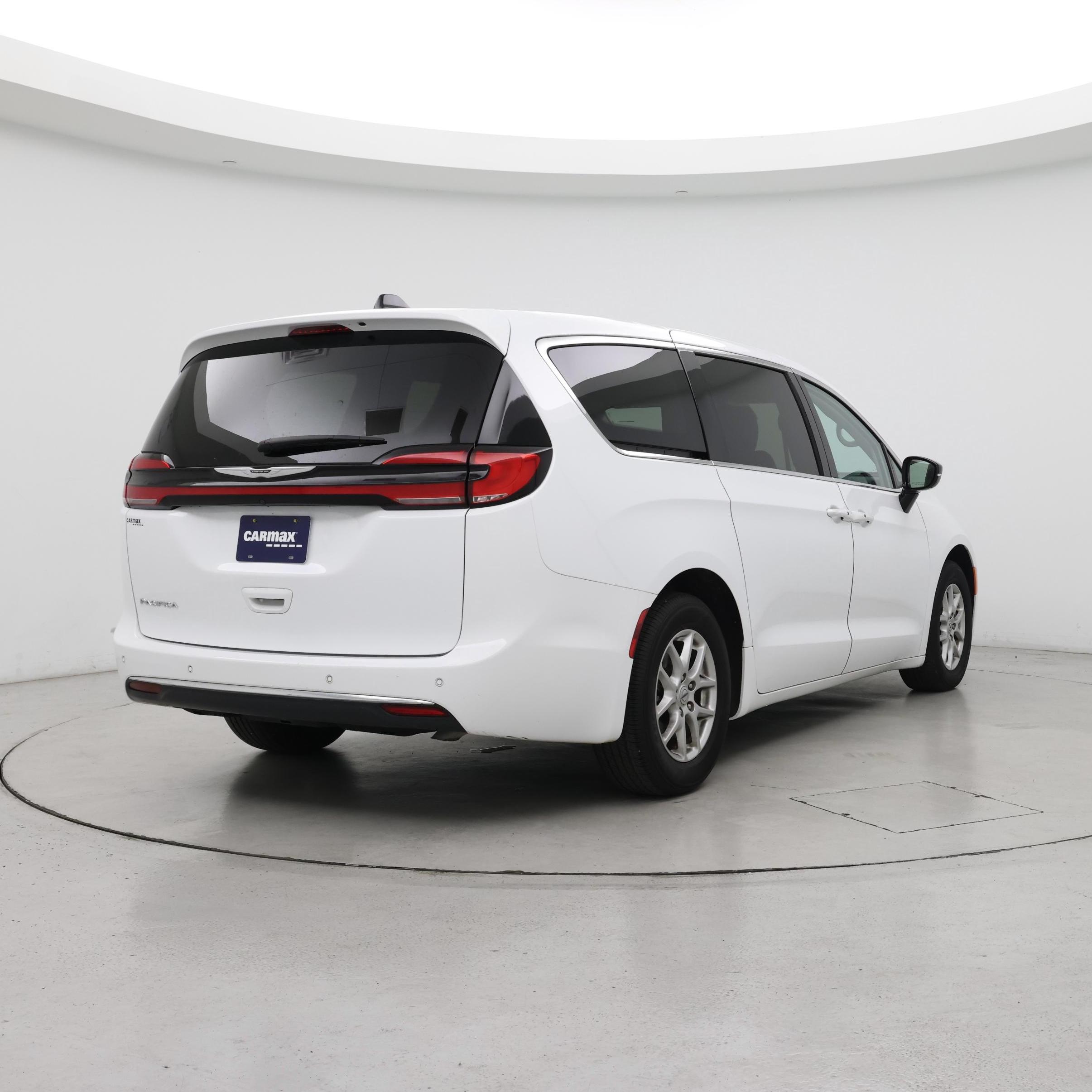 Thumbnail: 2024 Chrysler Pacifica - 8