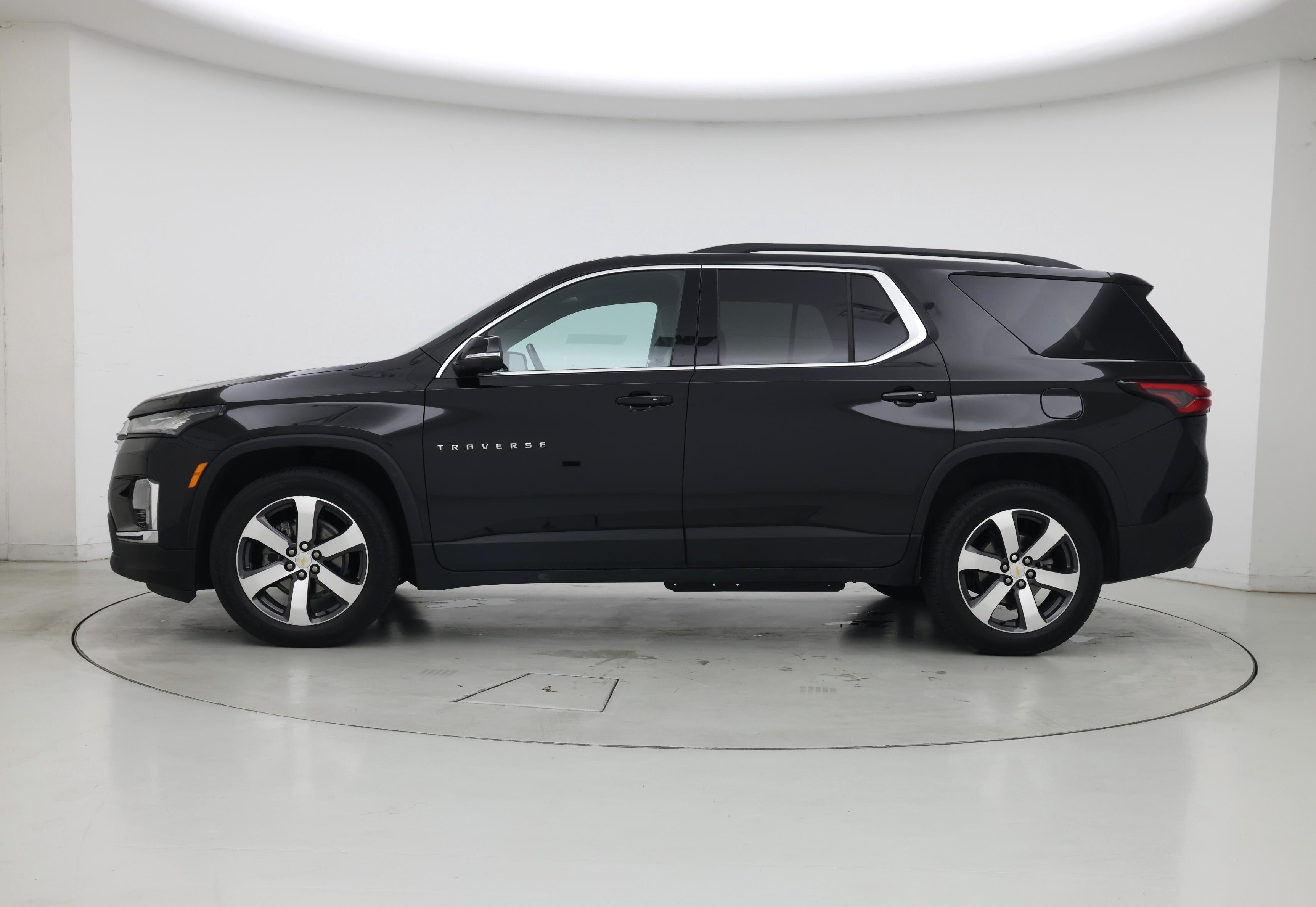 Thumbnail: 2023 Chevrolet Traverse - 3