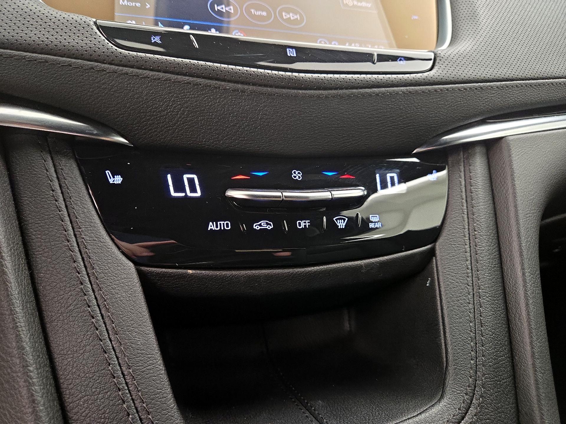 Thumbnail: 2021 Cadillac XT6 - 16