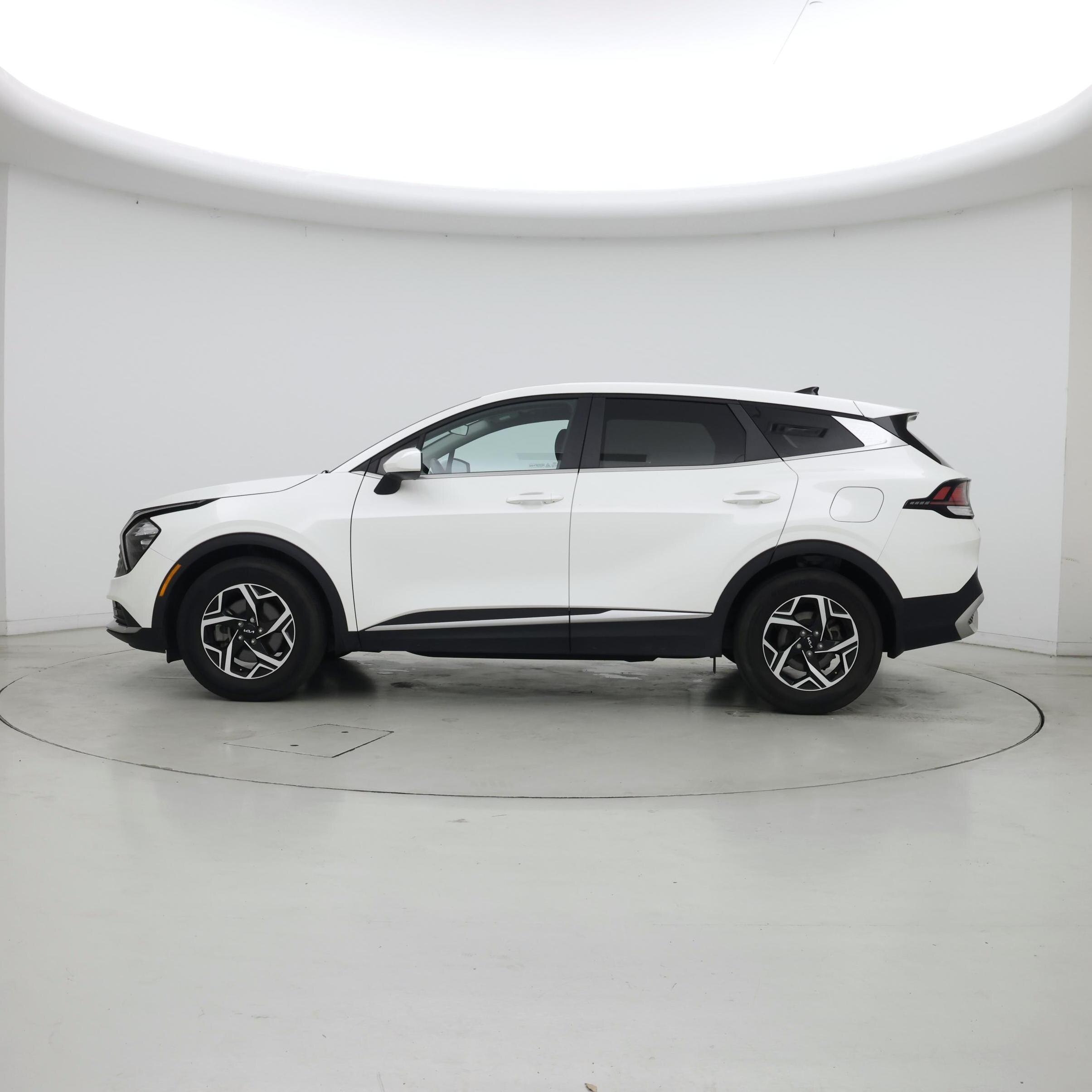 Thumbnail: 2023 Kia Sportage - 3