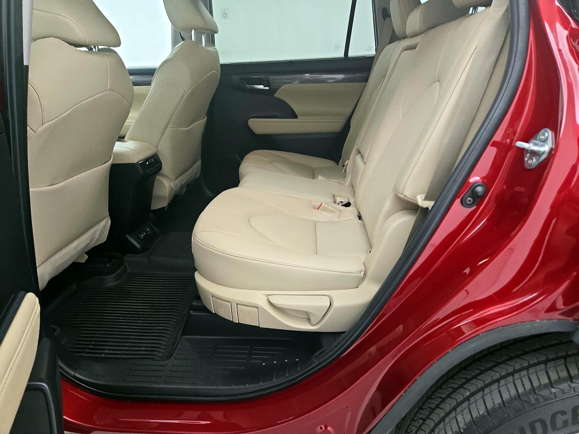 Thumbnail: 2023 Toyota Highlander - 20