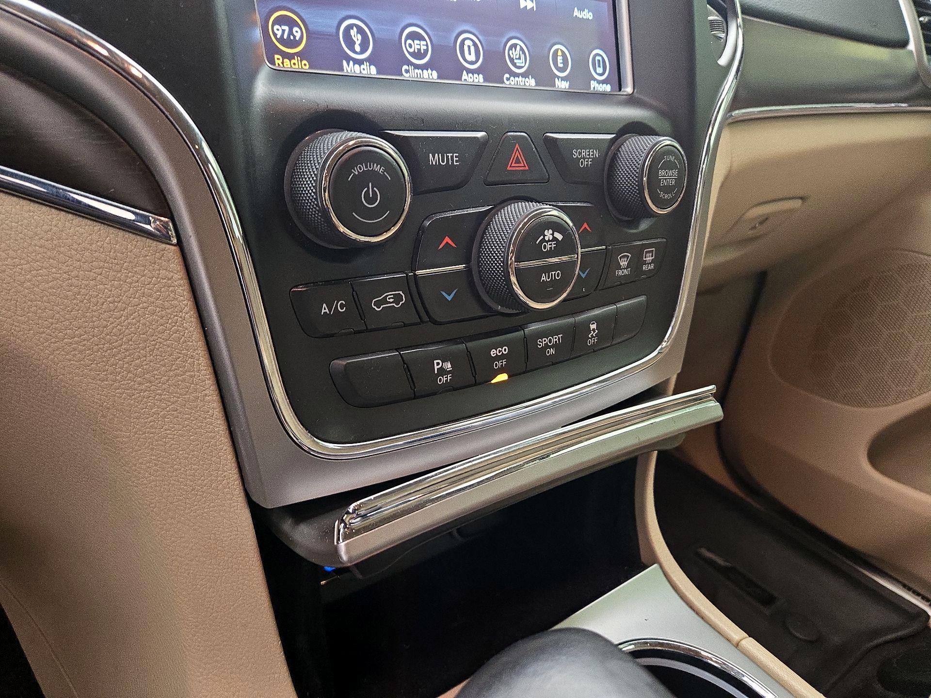Thumbnail: 2018 Jeep Grand Cherokee - 17