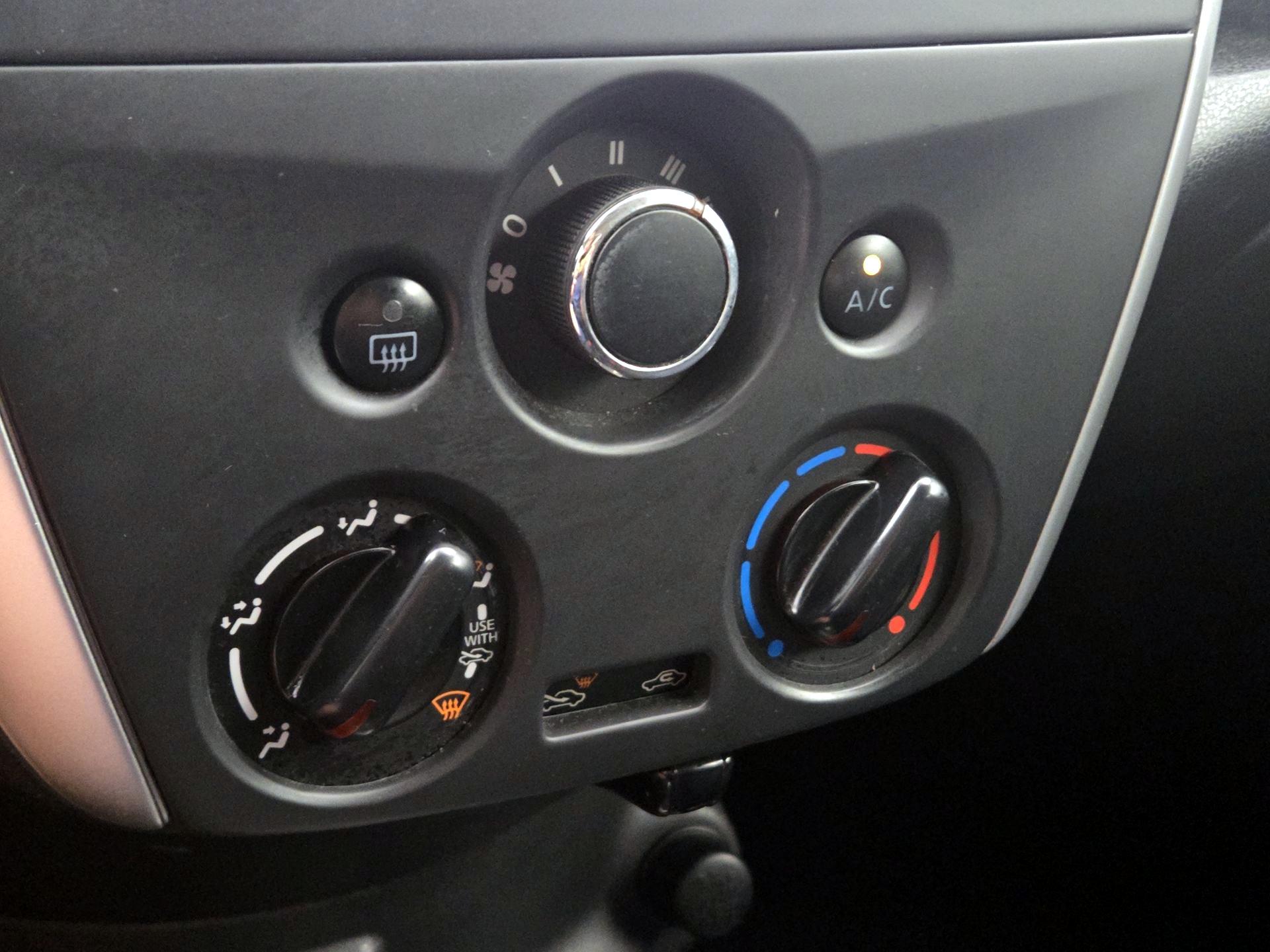 Thumbnail: 2019 Nissan Versa Note - 16