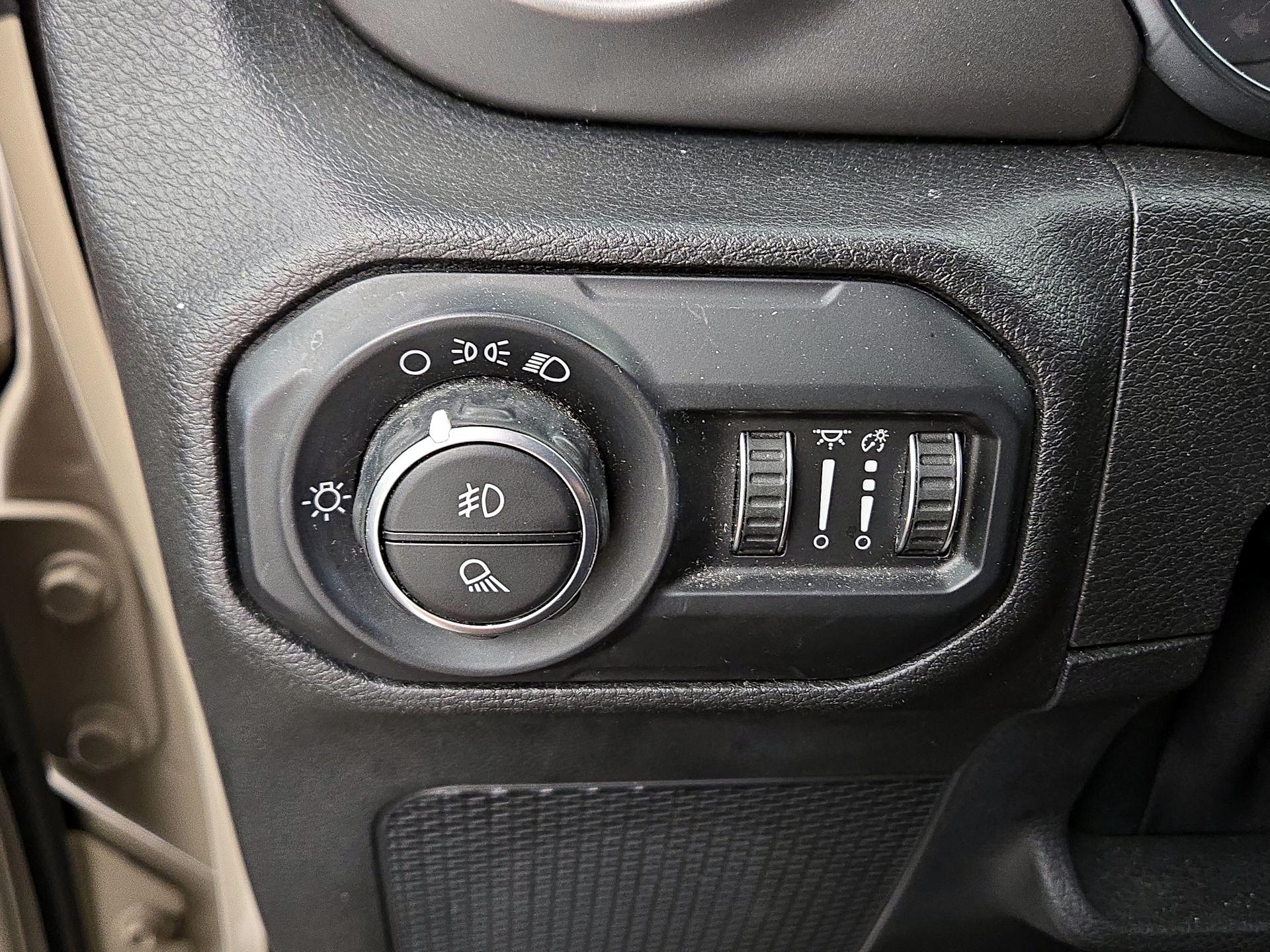 Thumbnail: 2020 Jeep Gladiator - 13