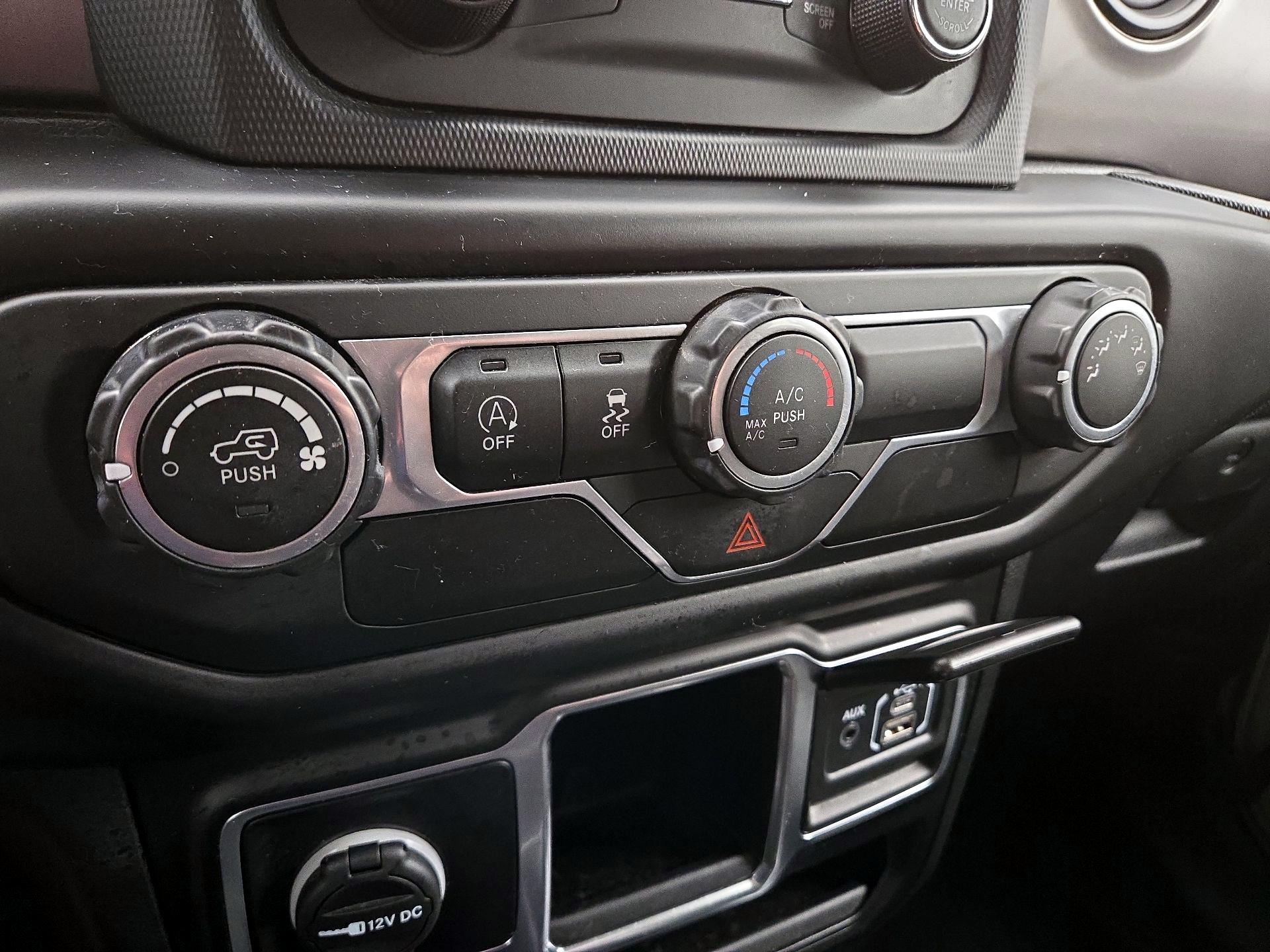 Thumbnail: 2020 Jeep Gladiator - 16