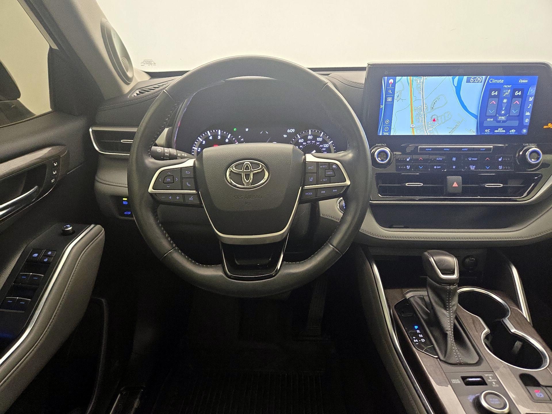 Thumbnail: 2022 Toyota Highlander - 10