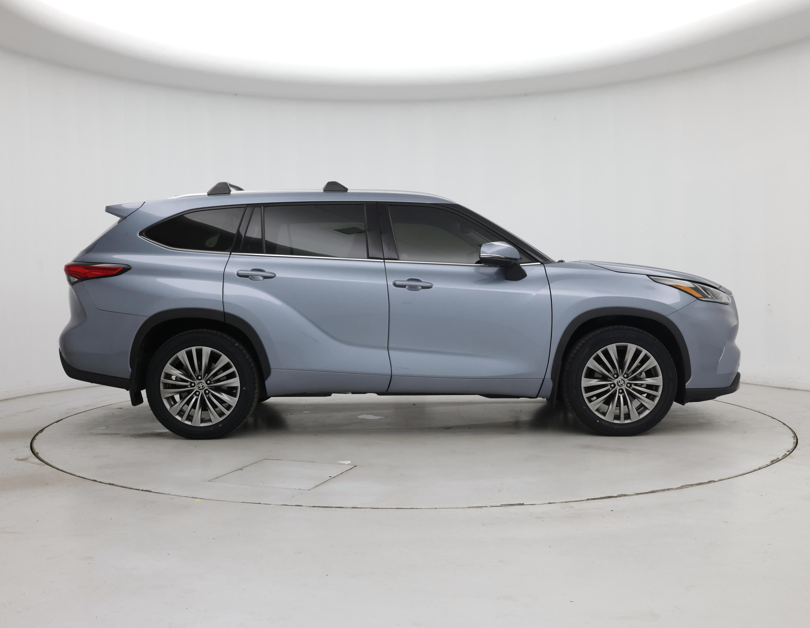 Thumbnail: 2022 Toyota Highlander - 7