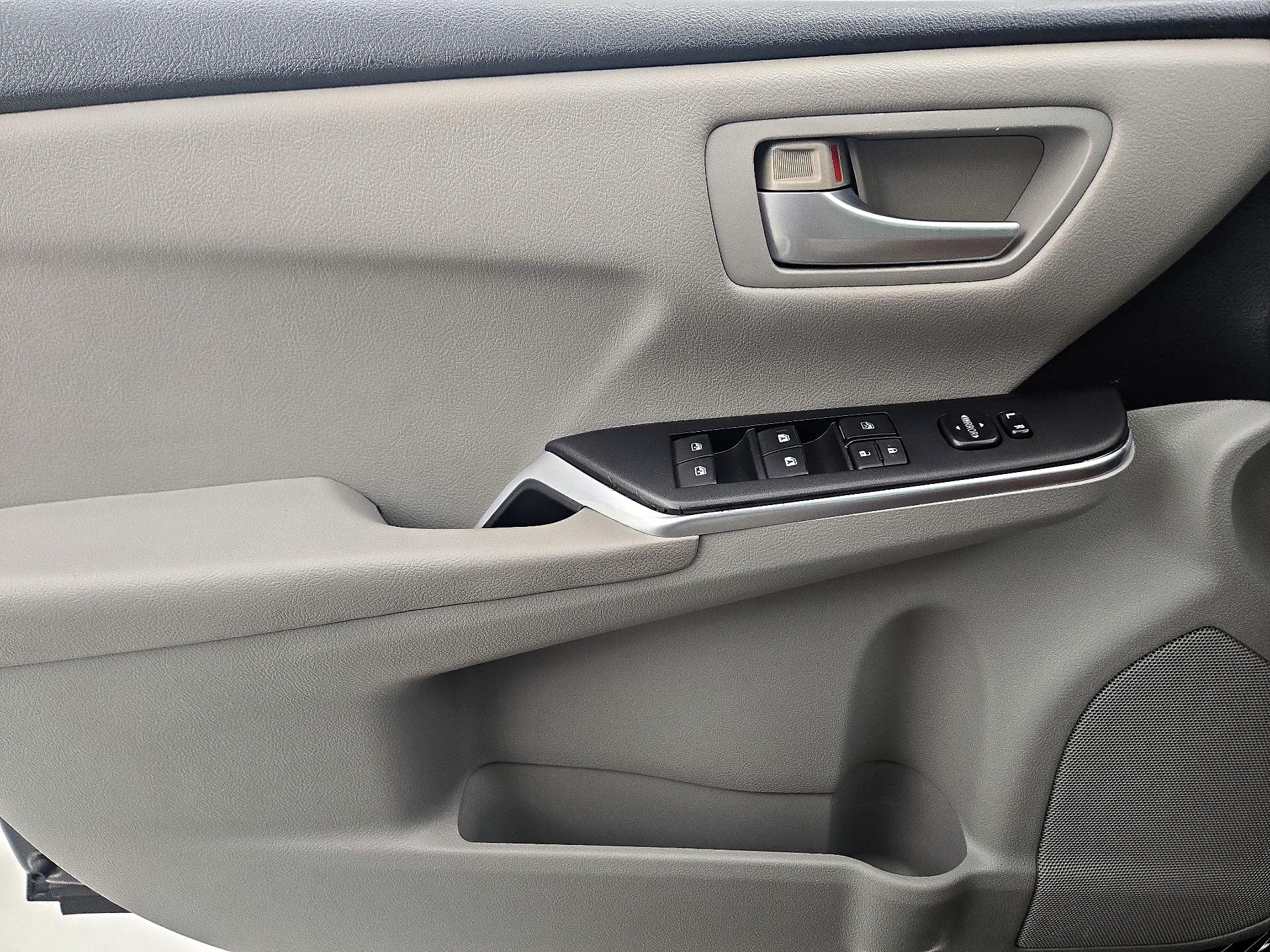 Thumbnail: 2015 Toyota Camry - 12