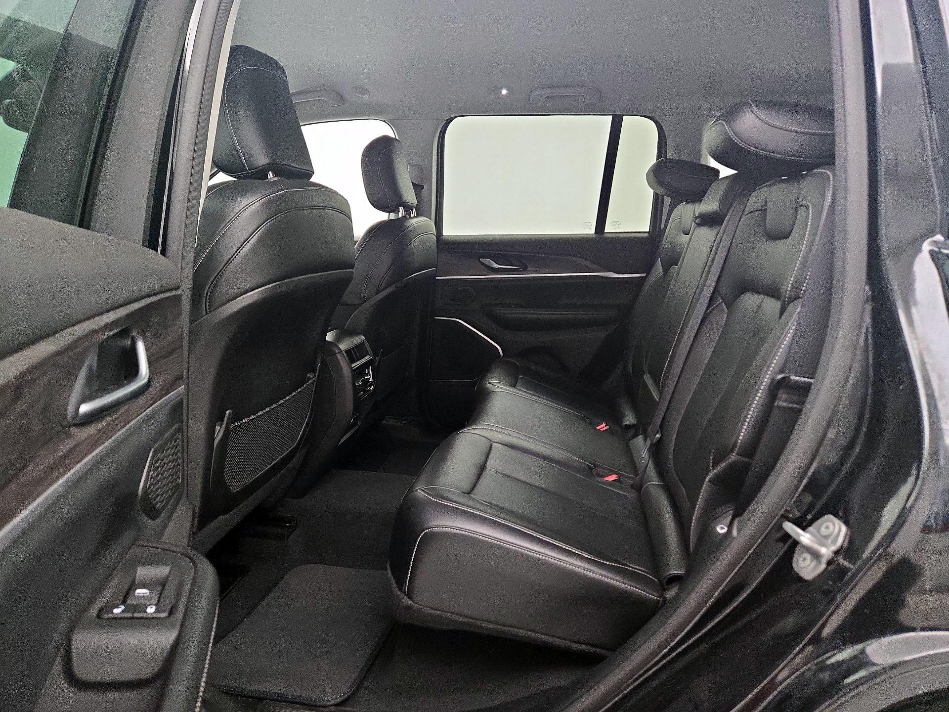 Thumbnail: 2023 Jeep Grand Cherokee - 19