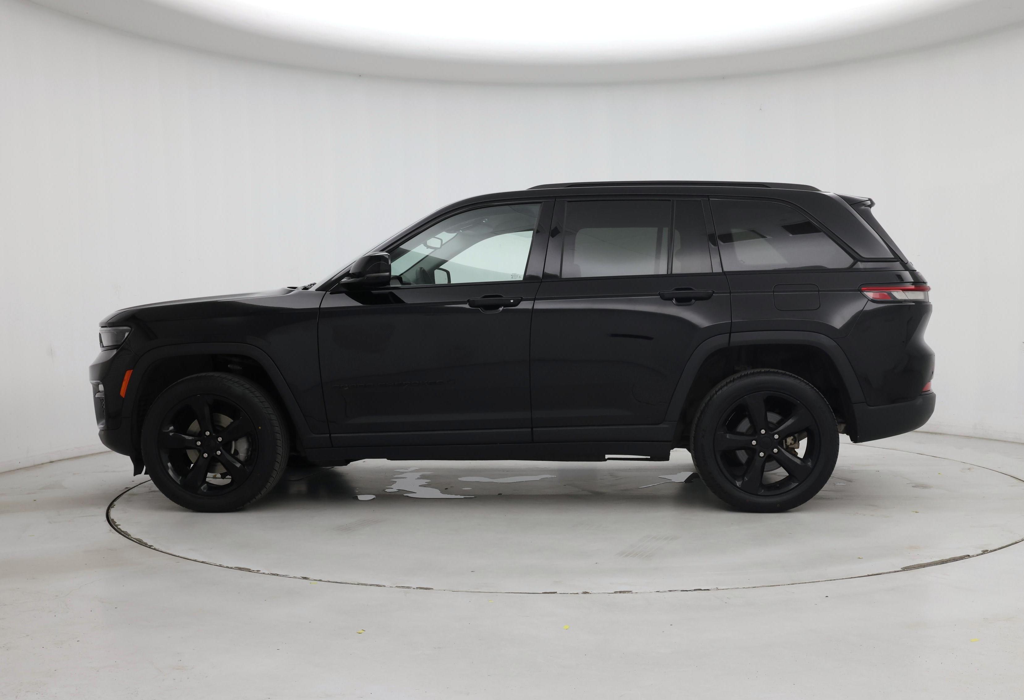 Thumbnail: 2023 Jeep Grand Cherokee - 3