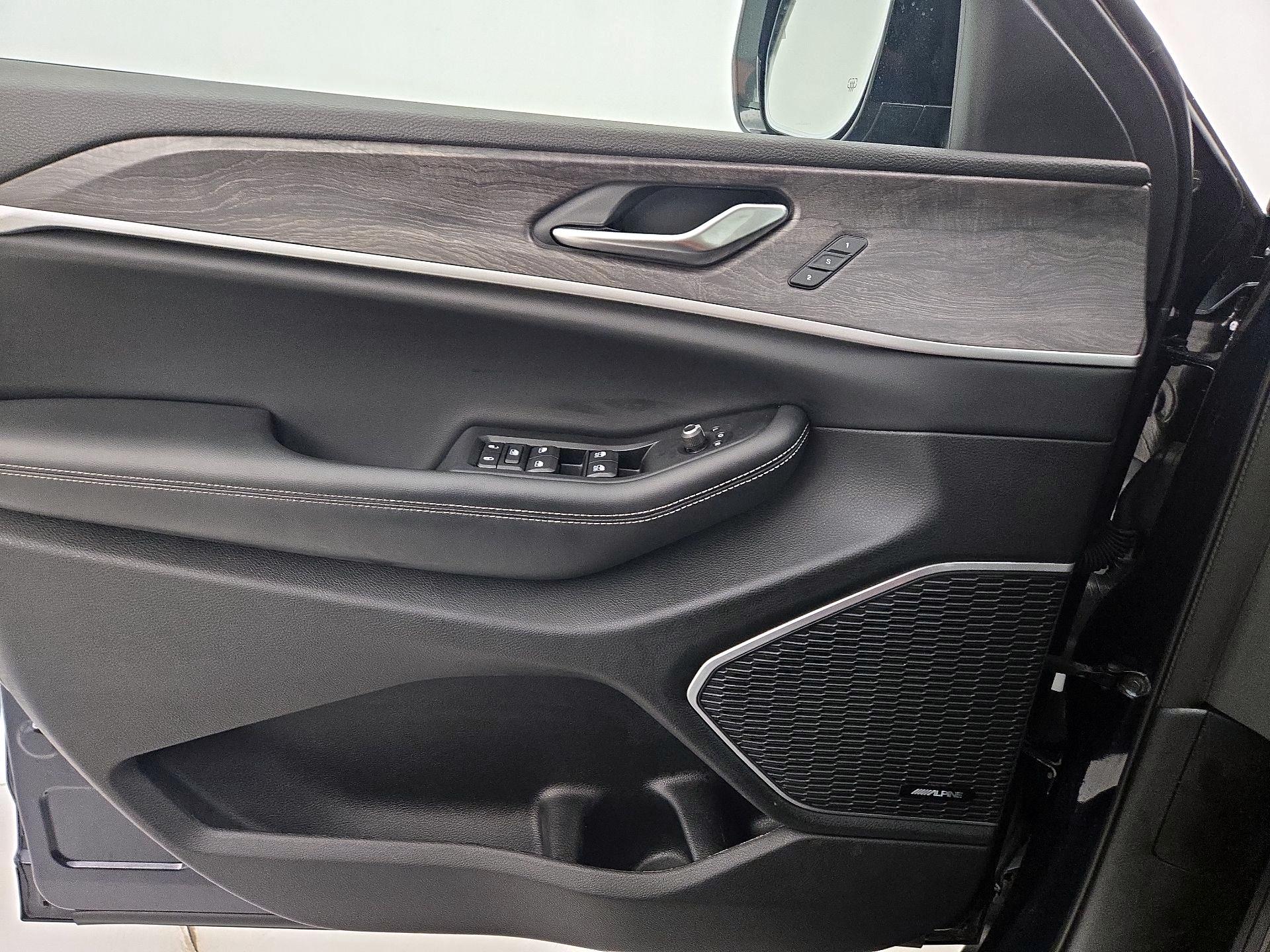 Thumbnail: 2023 Jeep Grand Cherokee L - 12