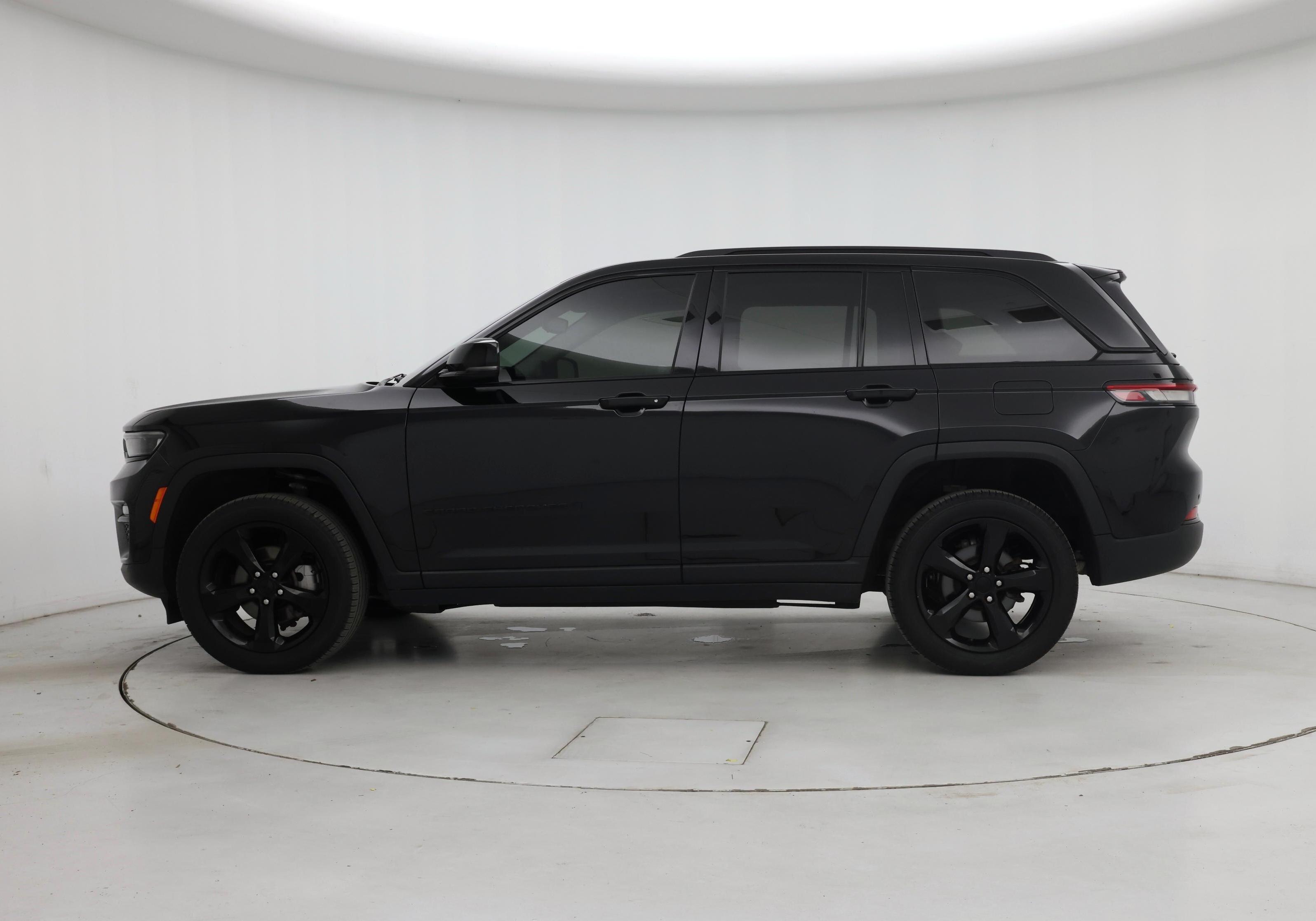 Thumbnail: 2023 Jeep Grand Cherokee - 3