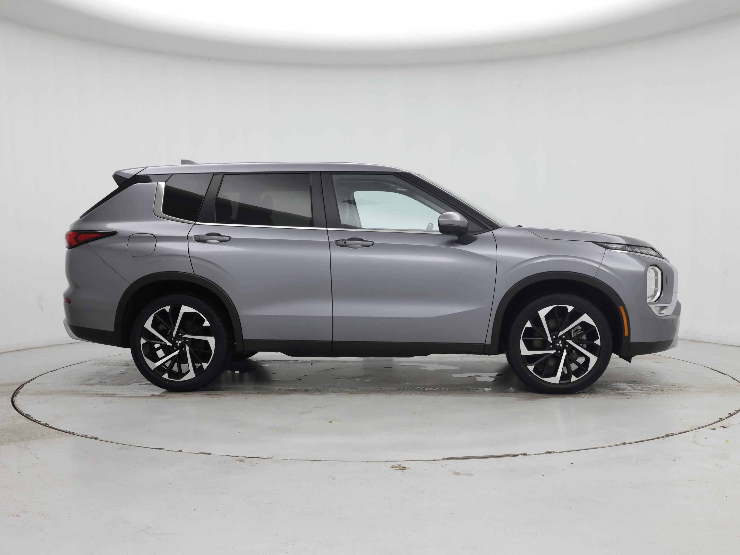 Thumbnail: 2024 Mitsubishi Outlander - 7