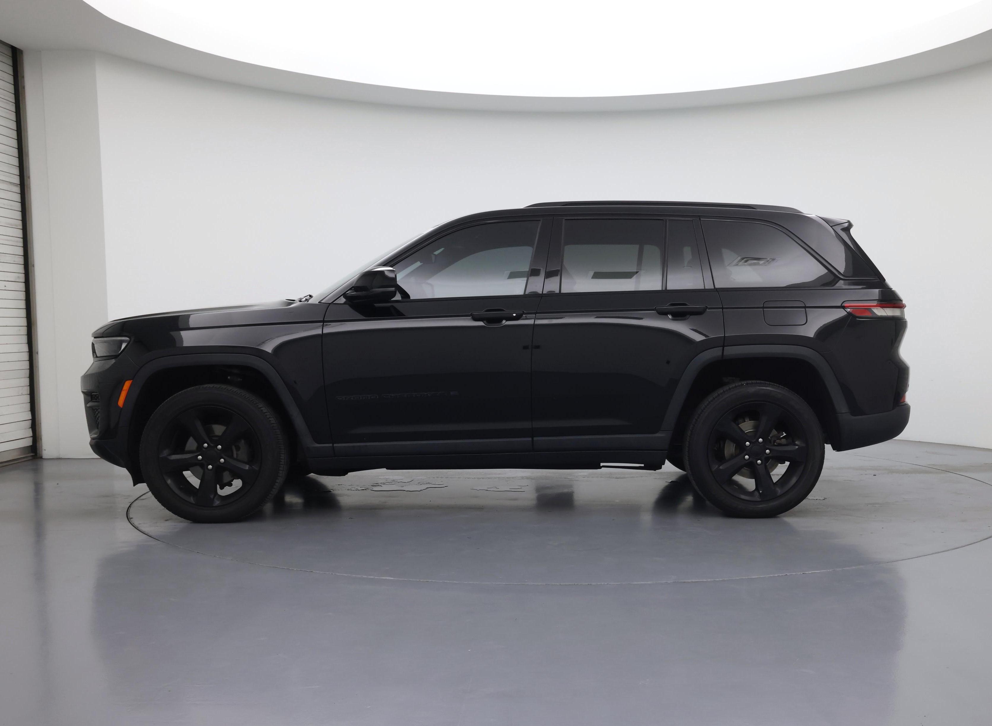 Thumbnail: 2023 Jeep Grand Cherokee - 3