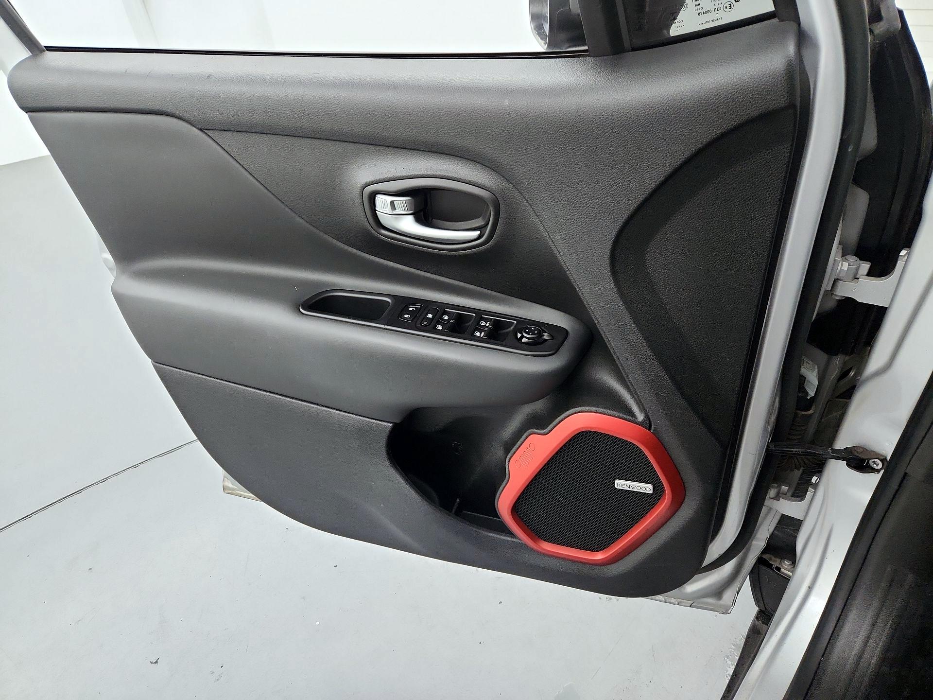 Thumbnail: 2021 Jeep Renegade - 12