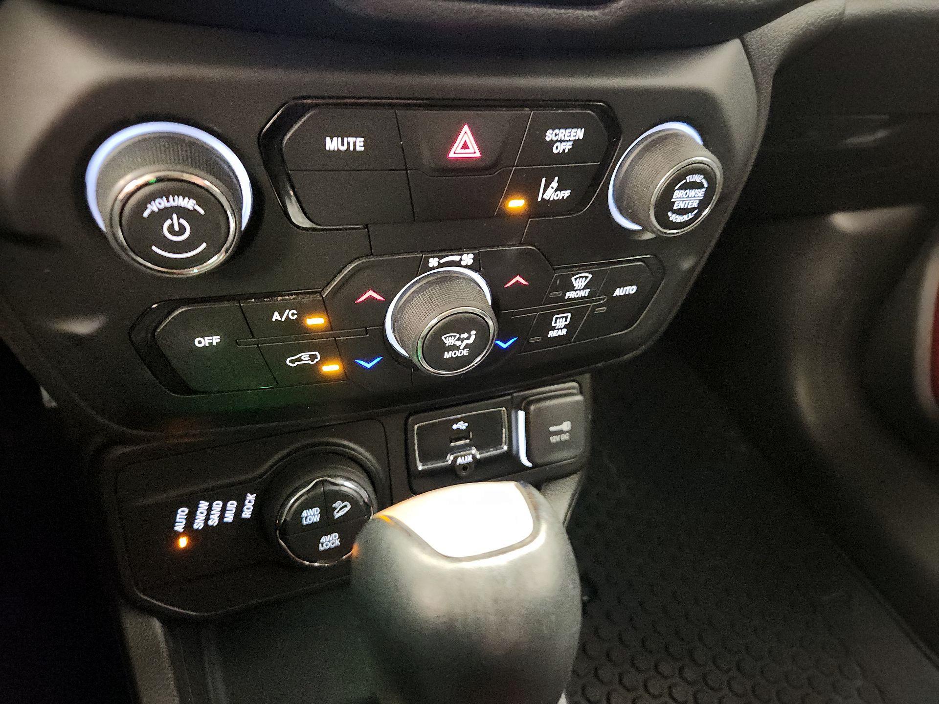 Thumbnail: 2021 Jeep Renegade - 16