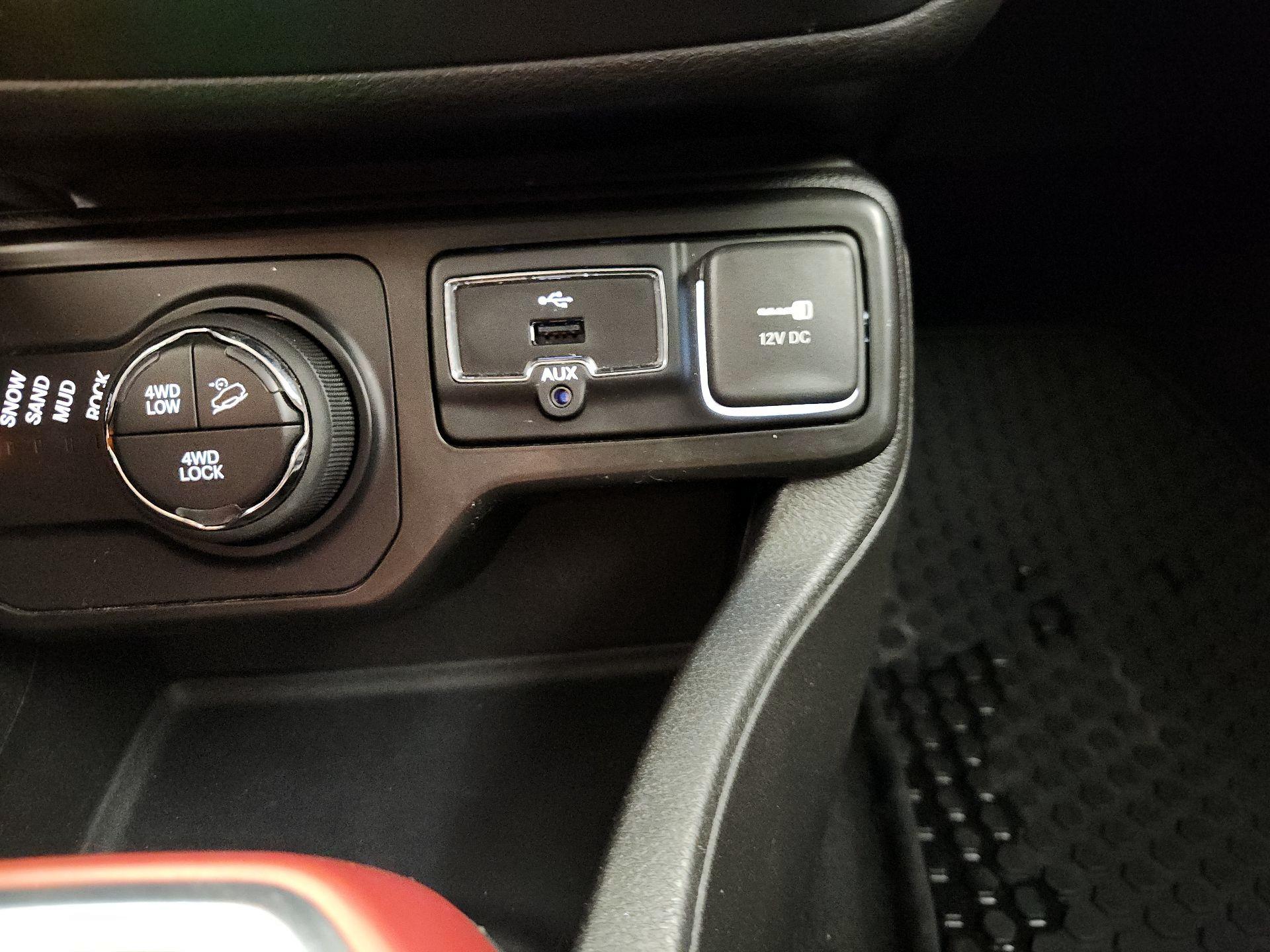 Thumbnail: 2021 Jeep Renegade - 18