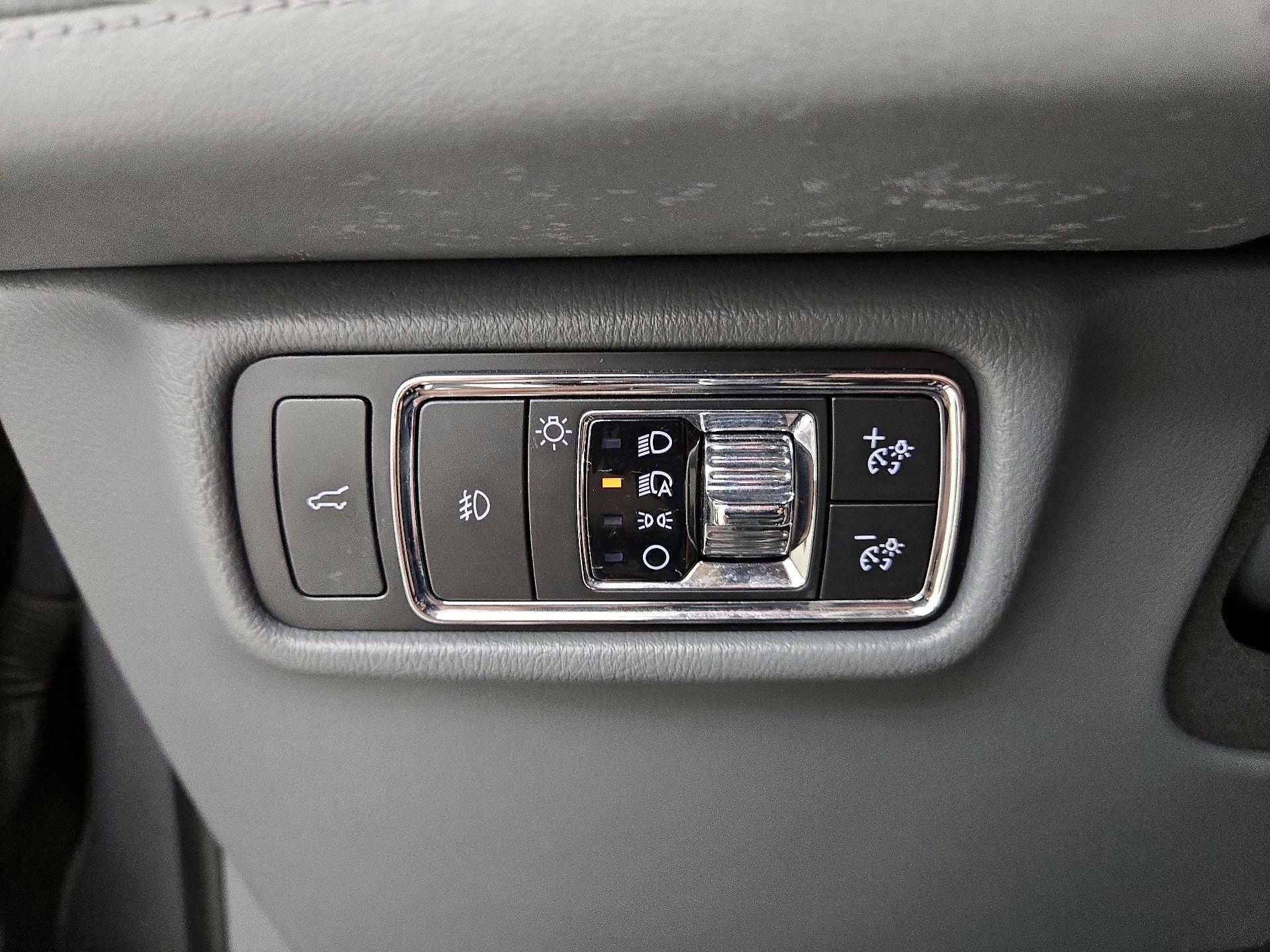 Thumbnail: 2021 Lincoln Aviator - 13