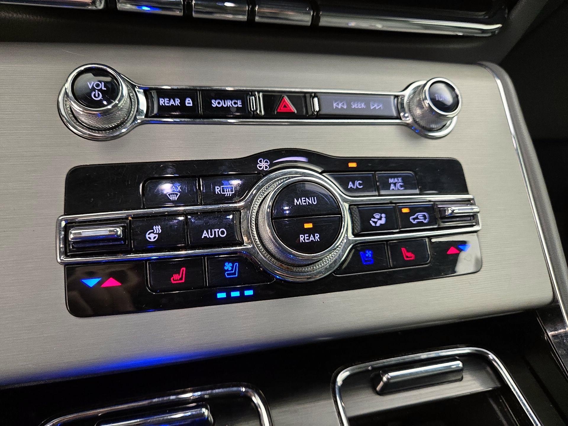 Thumbnail: 2021 Lincoln Aviator - 17