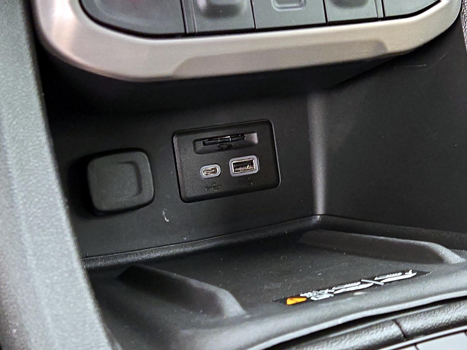 Thumbnail: 2022 GMC Acadia - 17