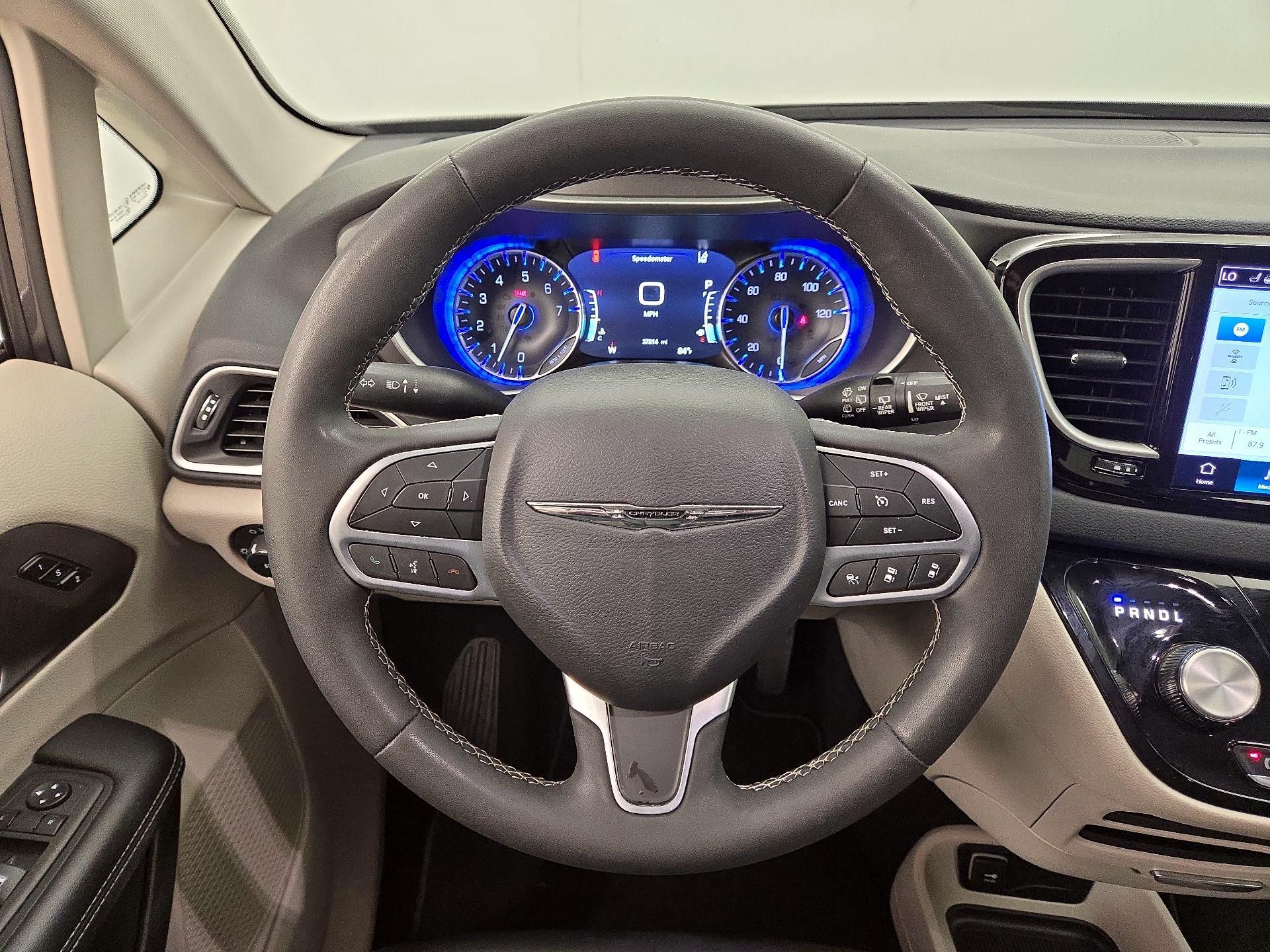 Thumbnail: 2023 Chrysler Pacifica - 10
