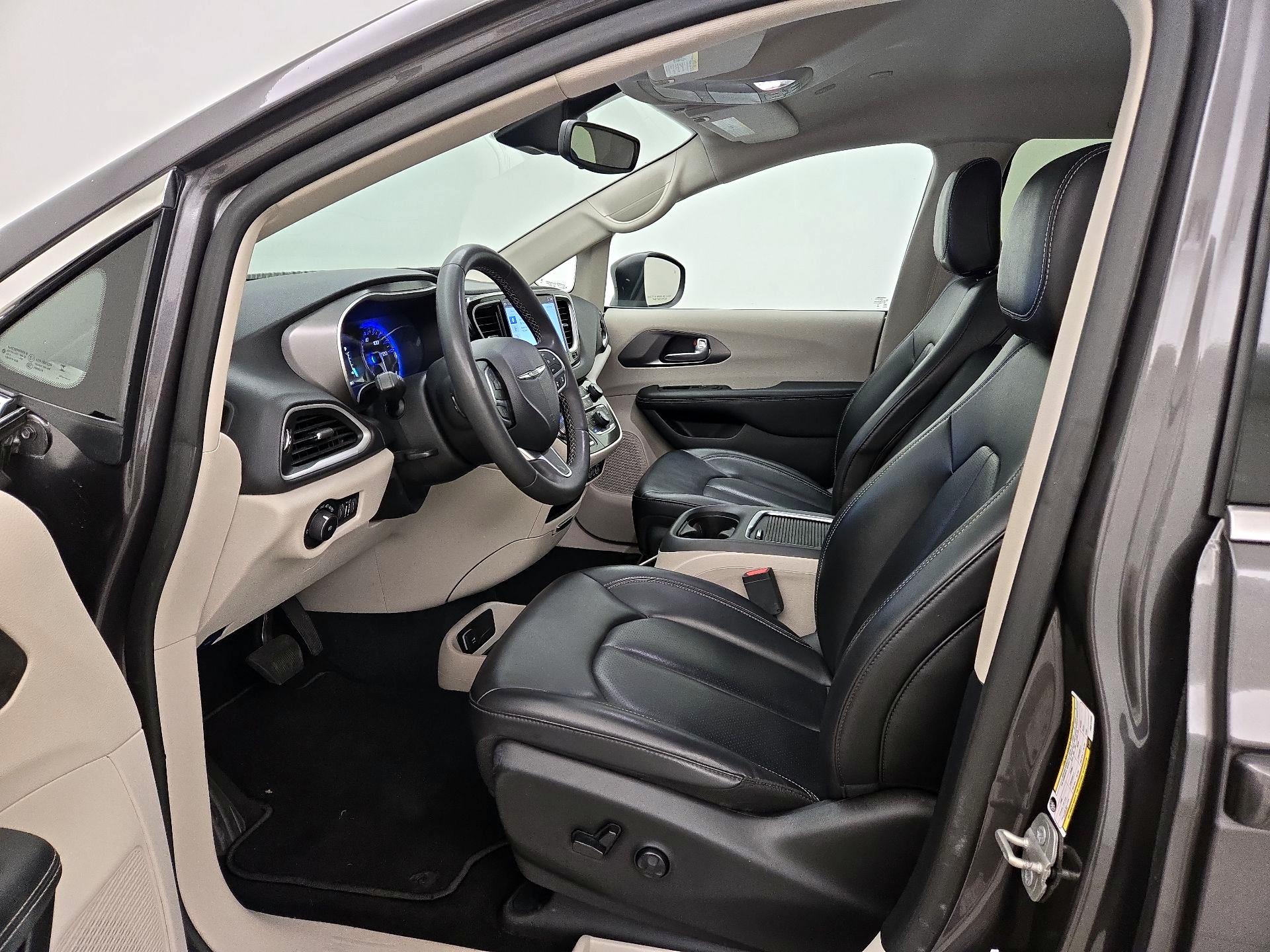 Thumbnail: 2023 Chrysler Pacifica - 11