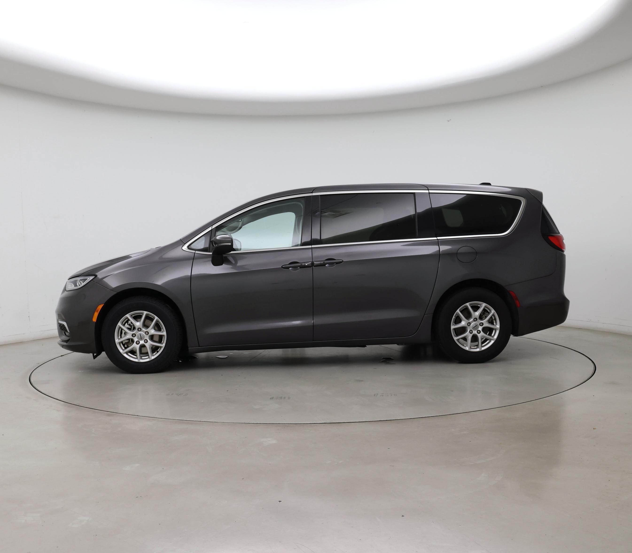 Thumbnail: 2023 Chrysler Pacifica - 3