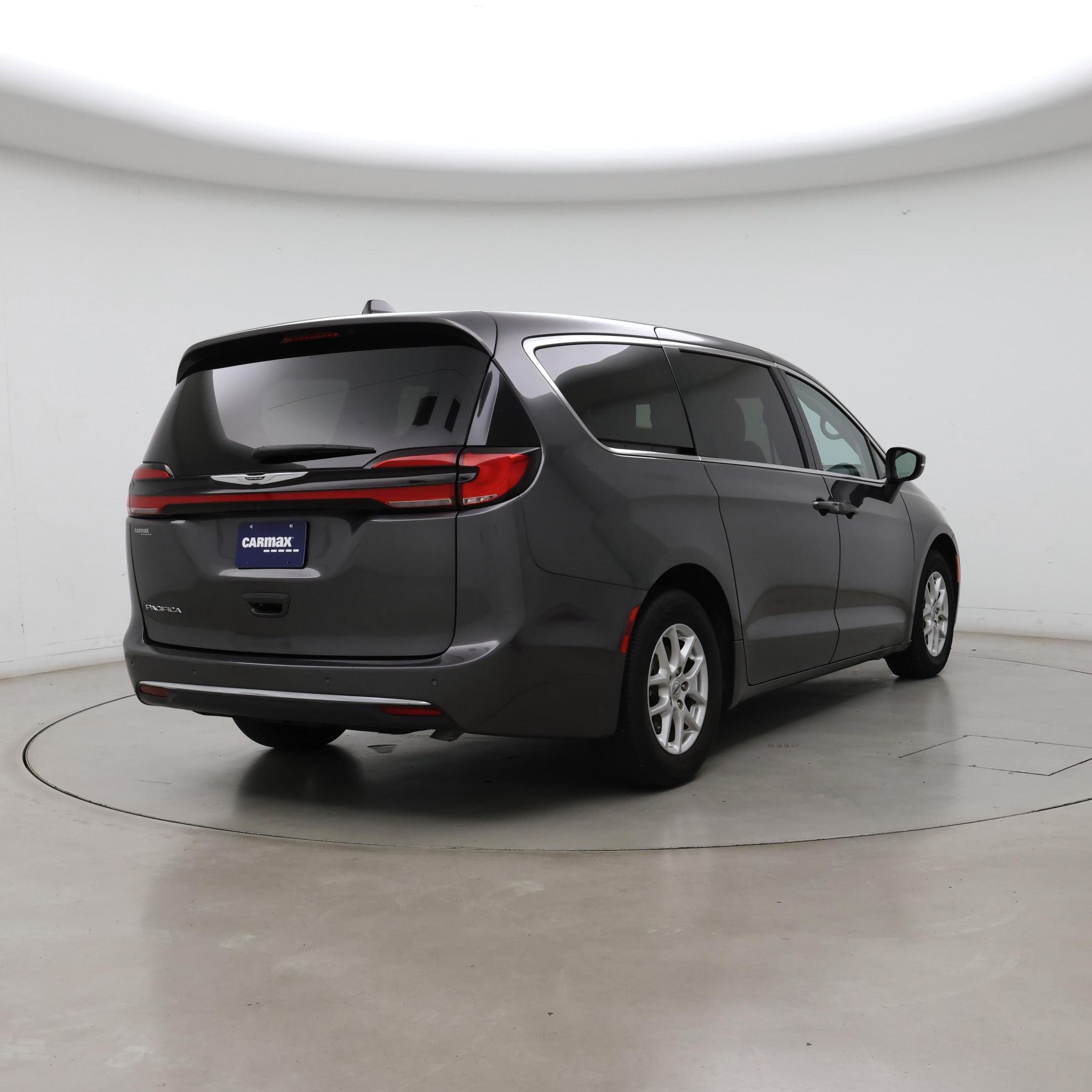 Thumbnail: 2023 Chrysler Pacifica - 8