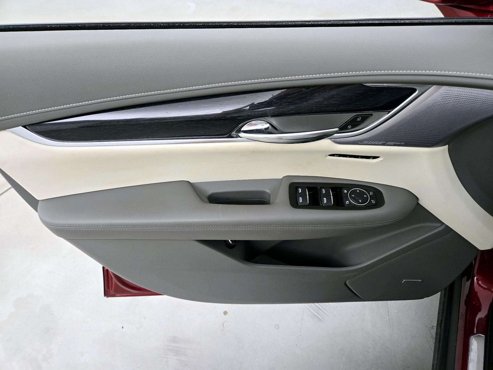 Thumbnail: 2020 Cadillac XT6 - 12