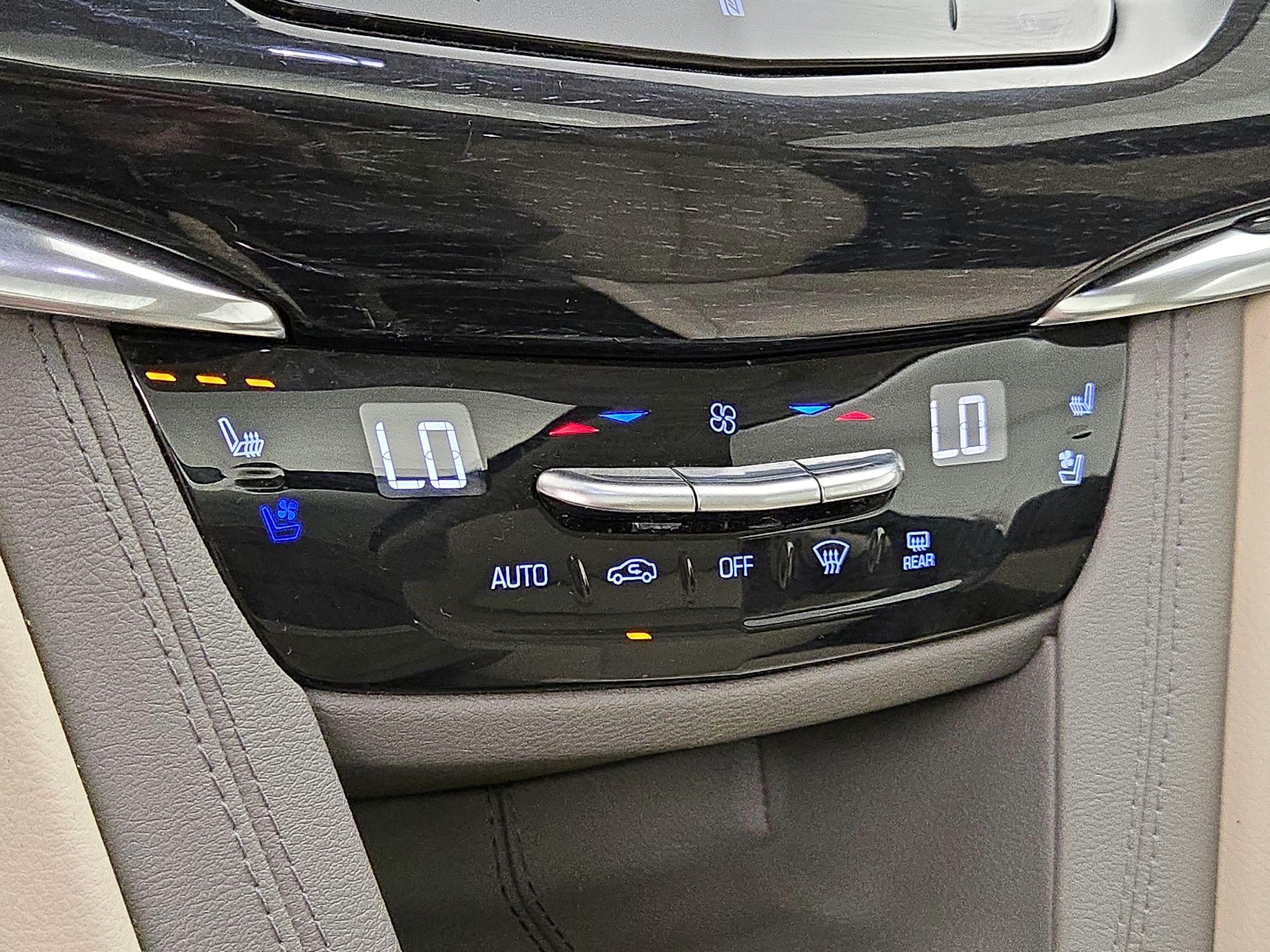 Thumbnail: 2020 Cadillac XT6 - 16