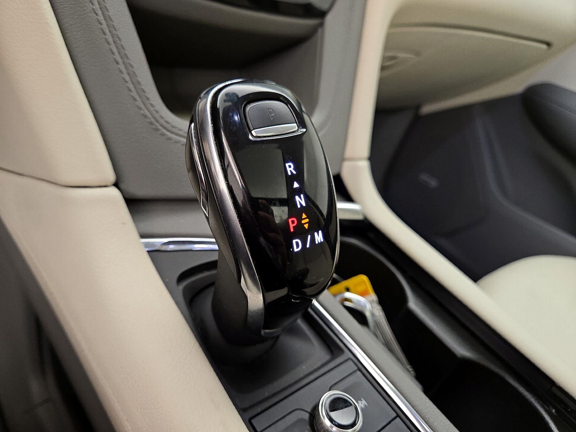 Thumbnail: 2020 Cadillac XT6 - 17